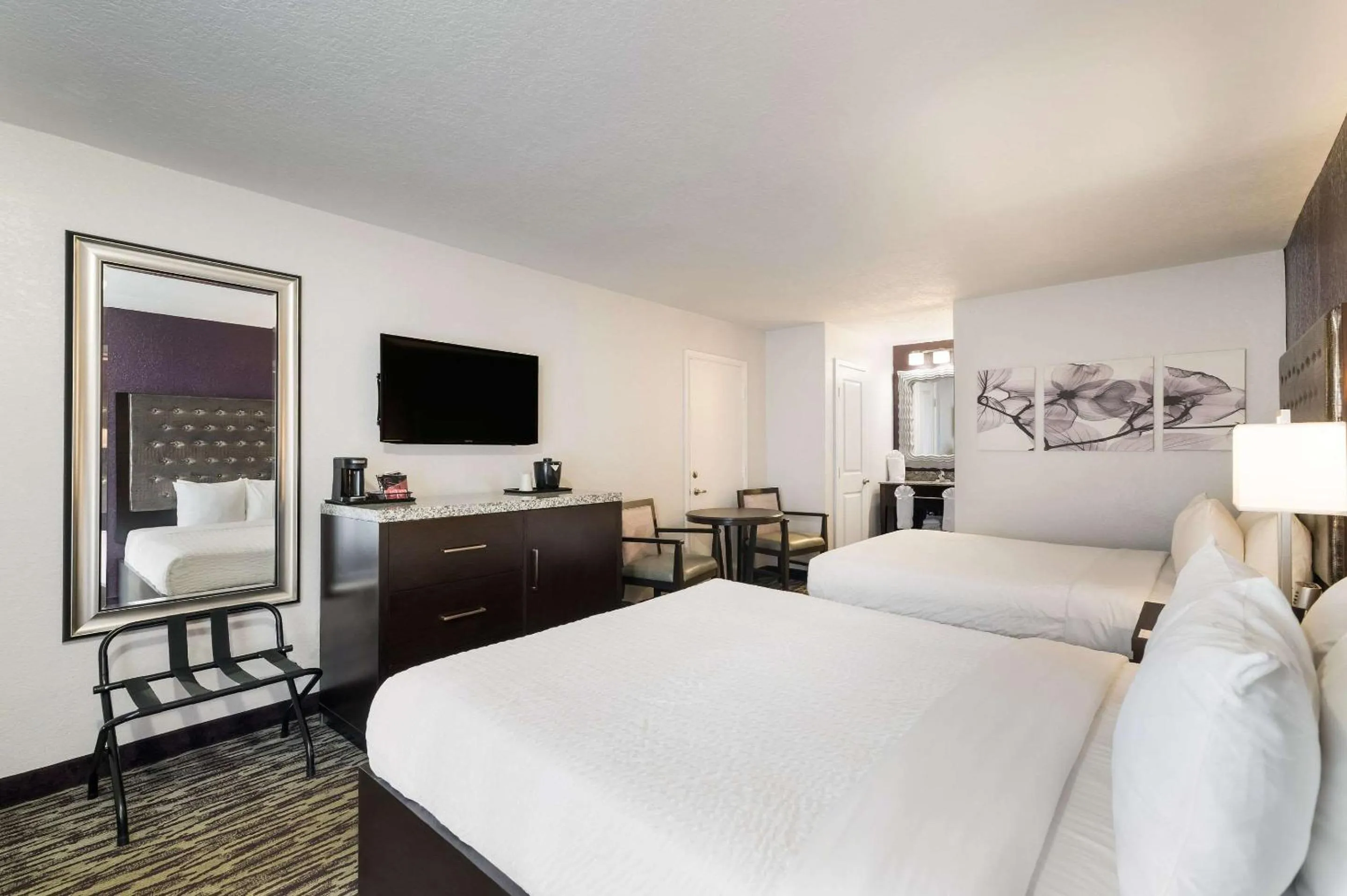 Bedroom, Bed in Clarion Inn & Suites Across From Universal Orlando Resort