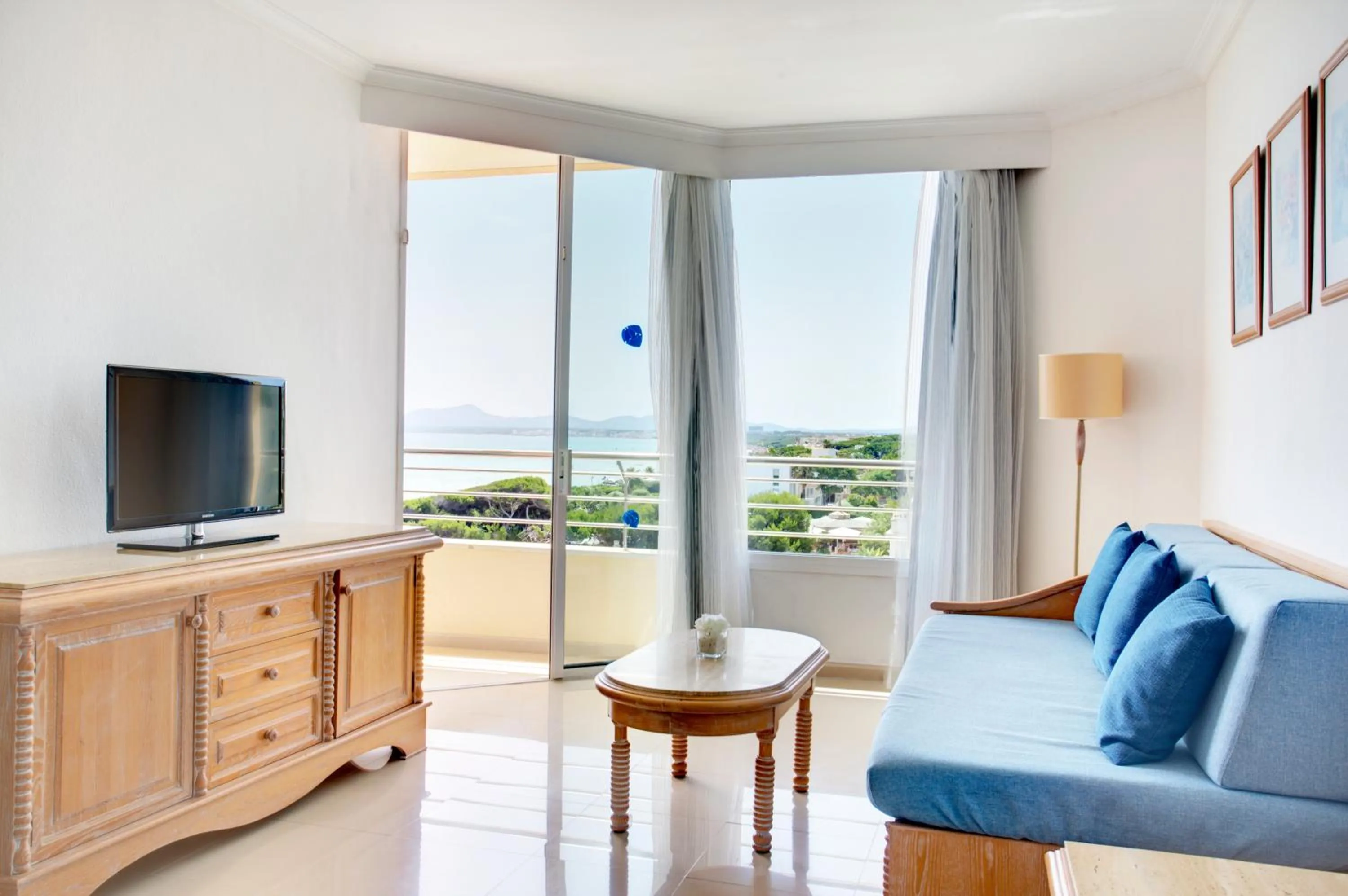 Communal lounge/ TV room in Grupotel Natura Playa