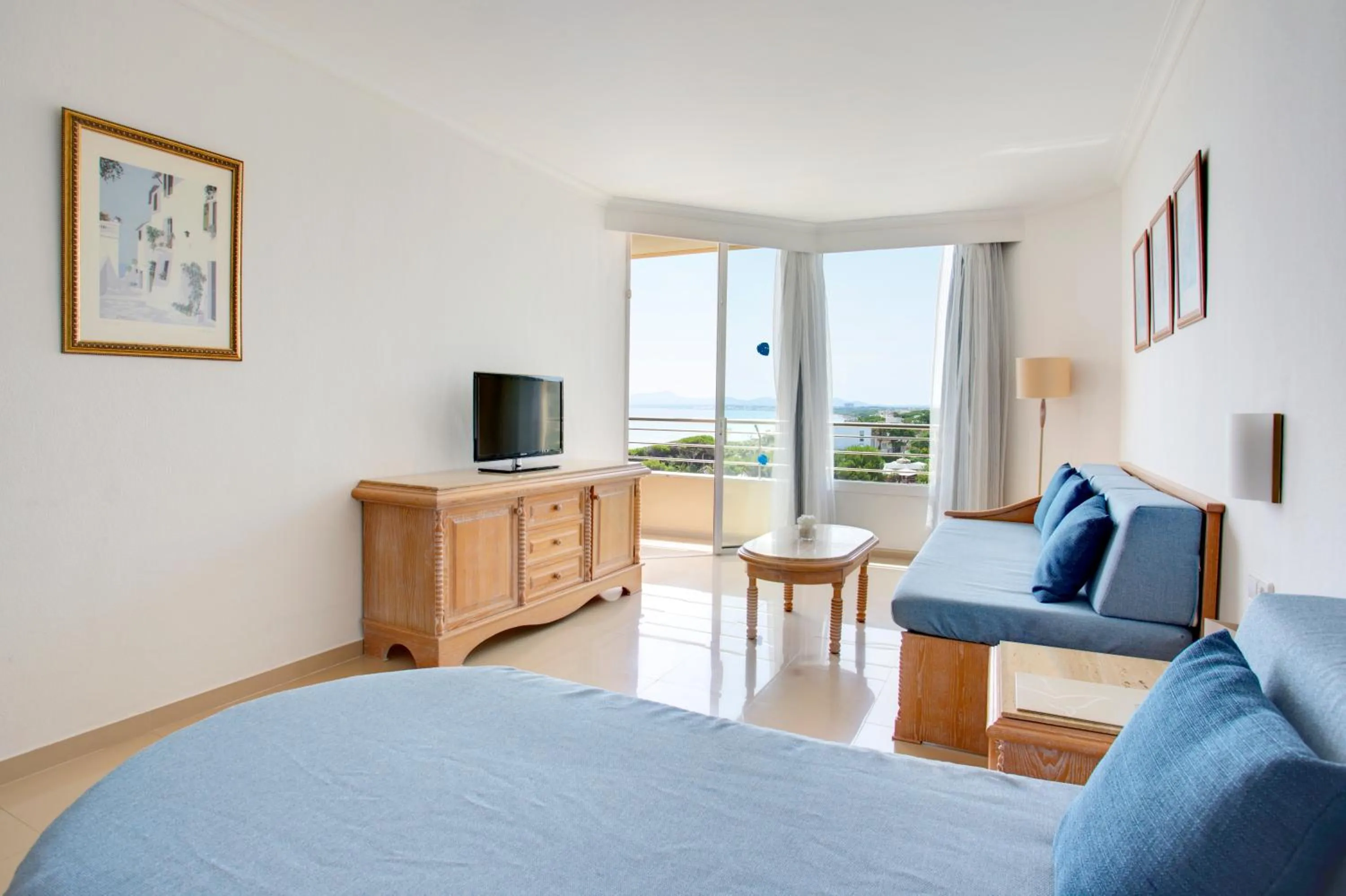 Living room, Bed in Grupotel Natura Playa