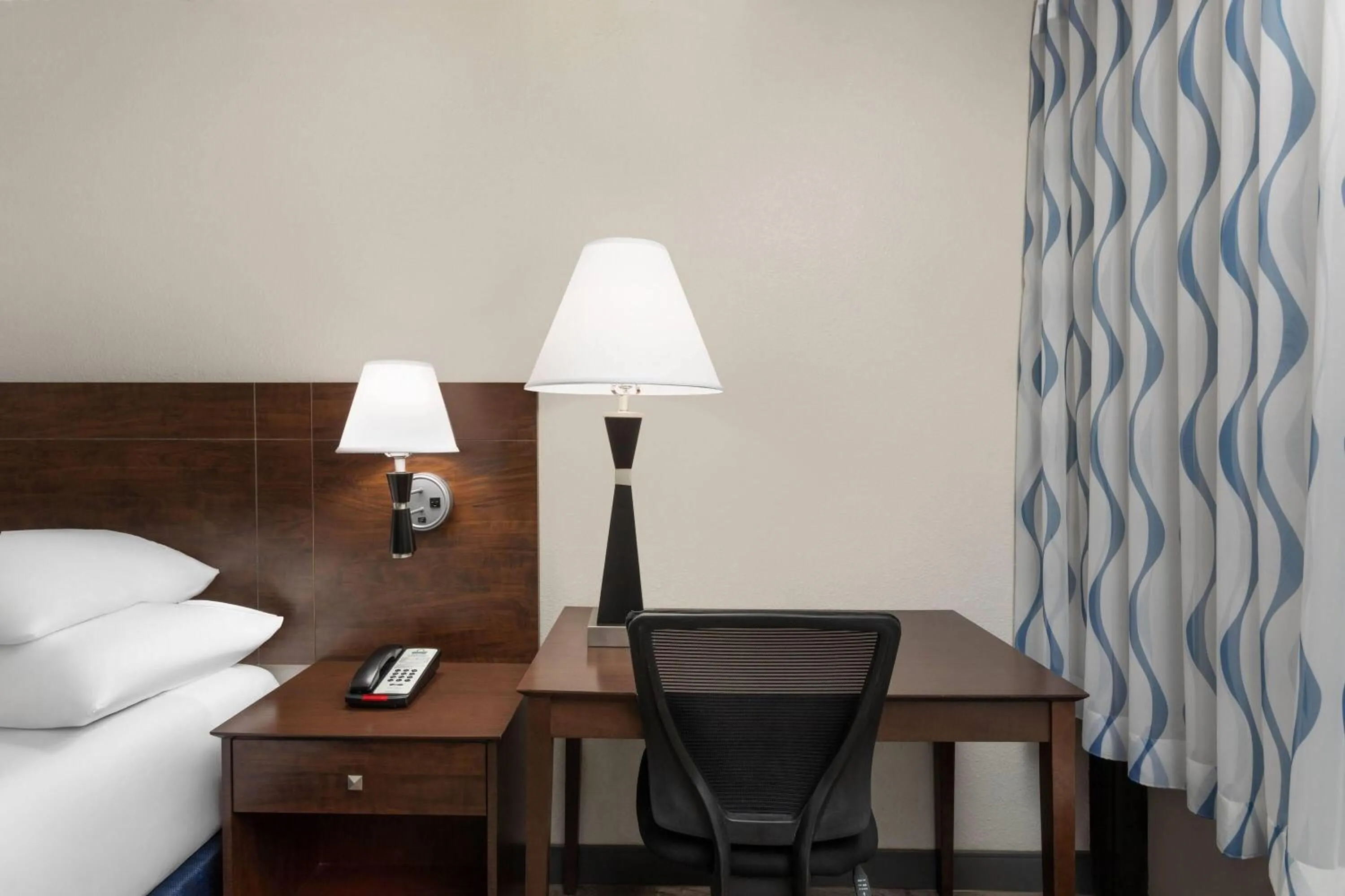 Photo of the whole room, Bed in Days Inn by Wyndham Orlando Conv. Center/International Dr