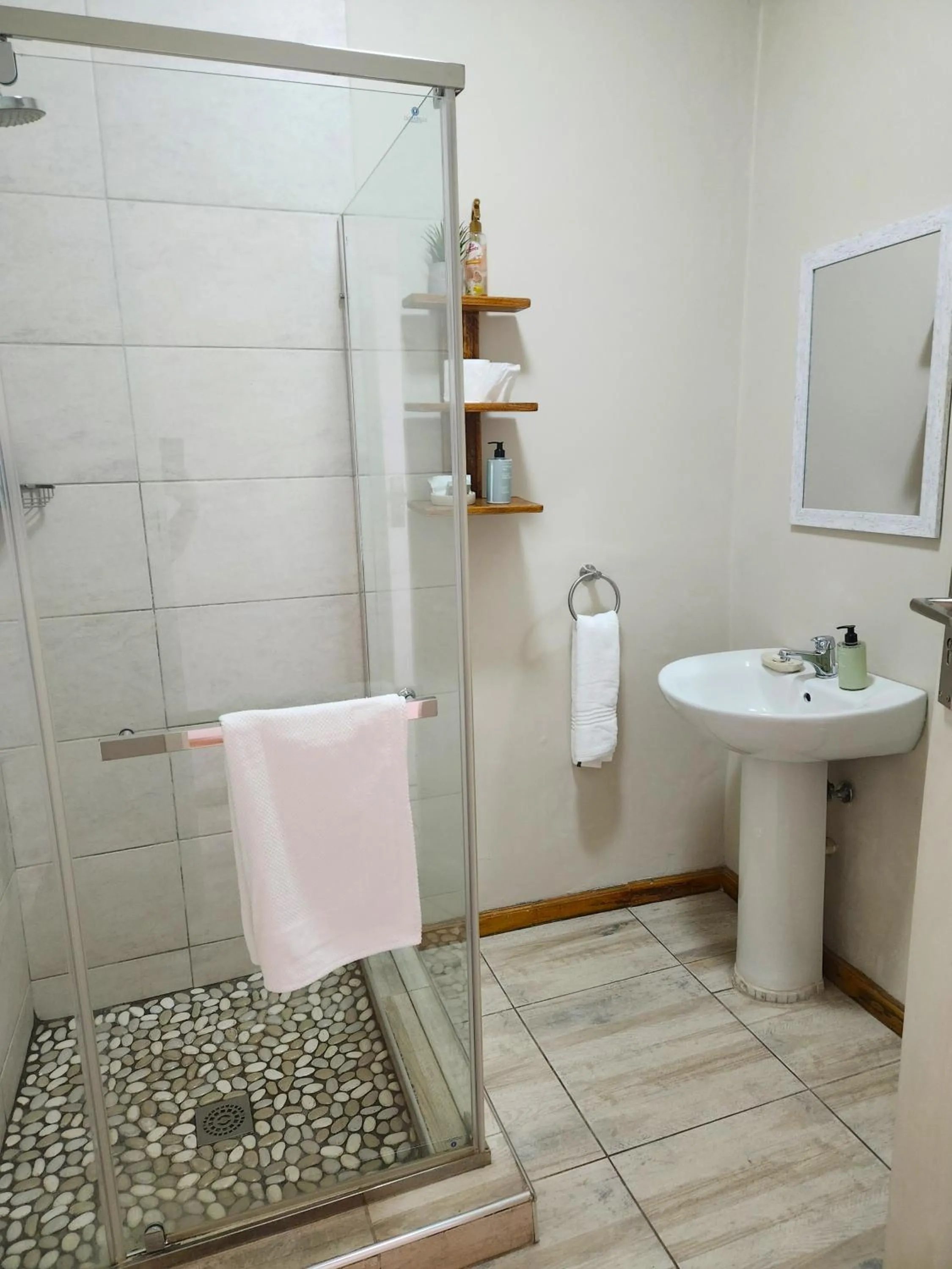 Bathroom in Mijn Kitchen Coffee Shop and B&B