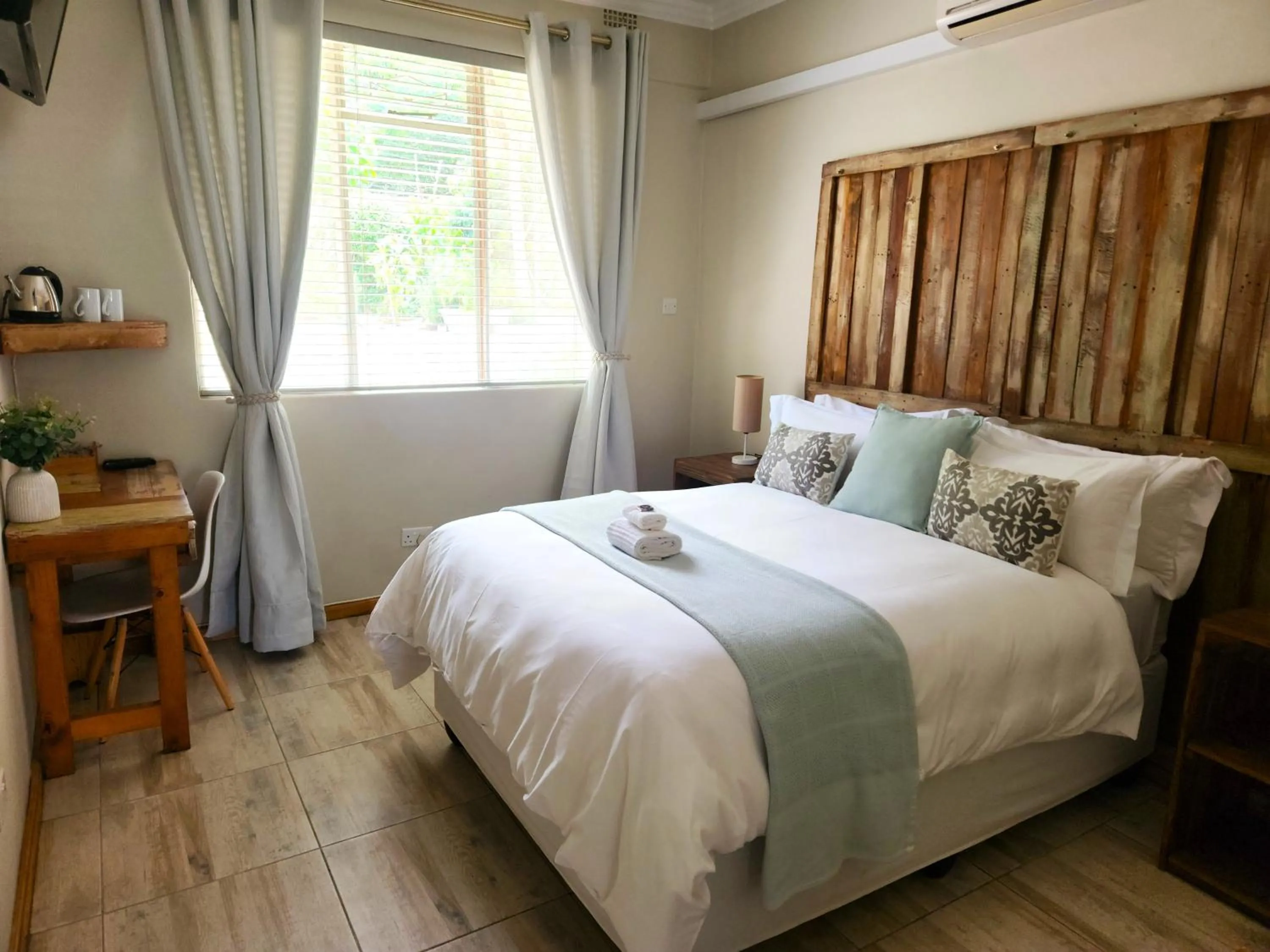 Photo of the whole room, Bed in Mijn Kitchen Coffee Shop and B&B