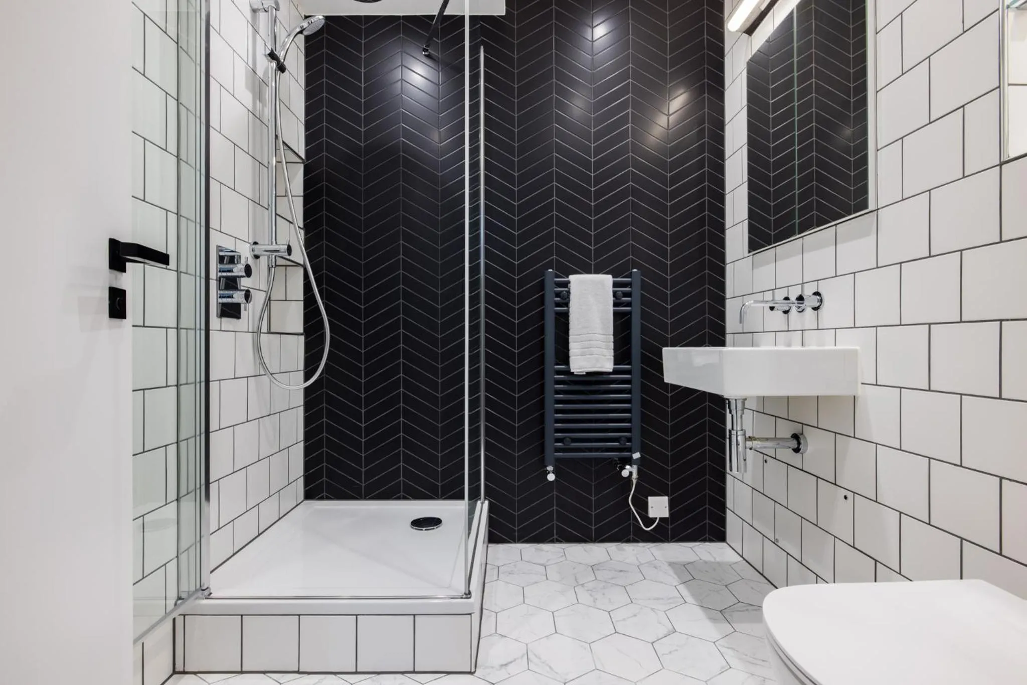 Shower in Hausd - Leicester Square