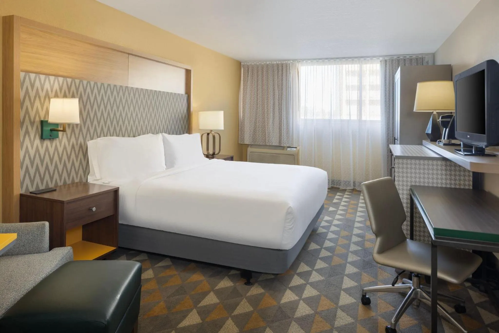 Photo of the whole room, Bed in Holiday Inn & Suites Orlando SW - Celebration Area by IHG