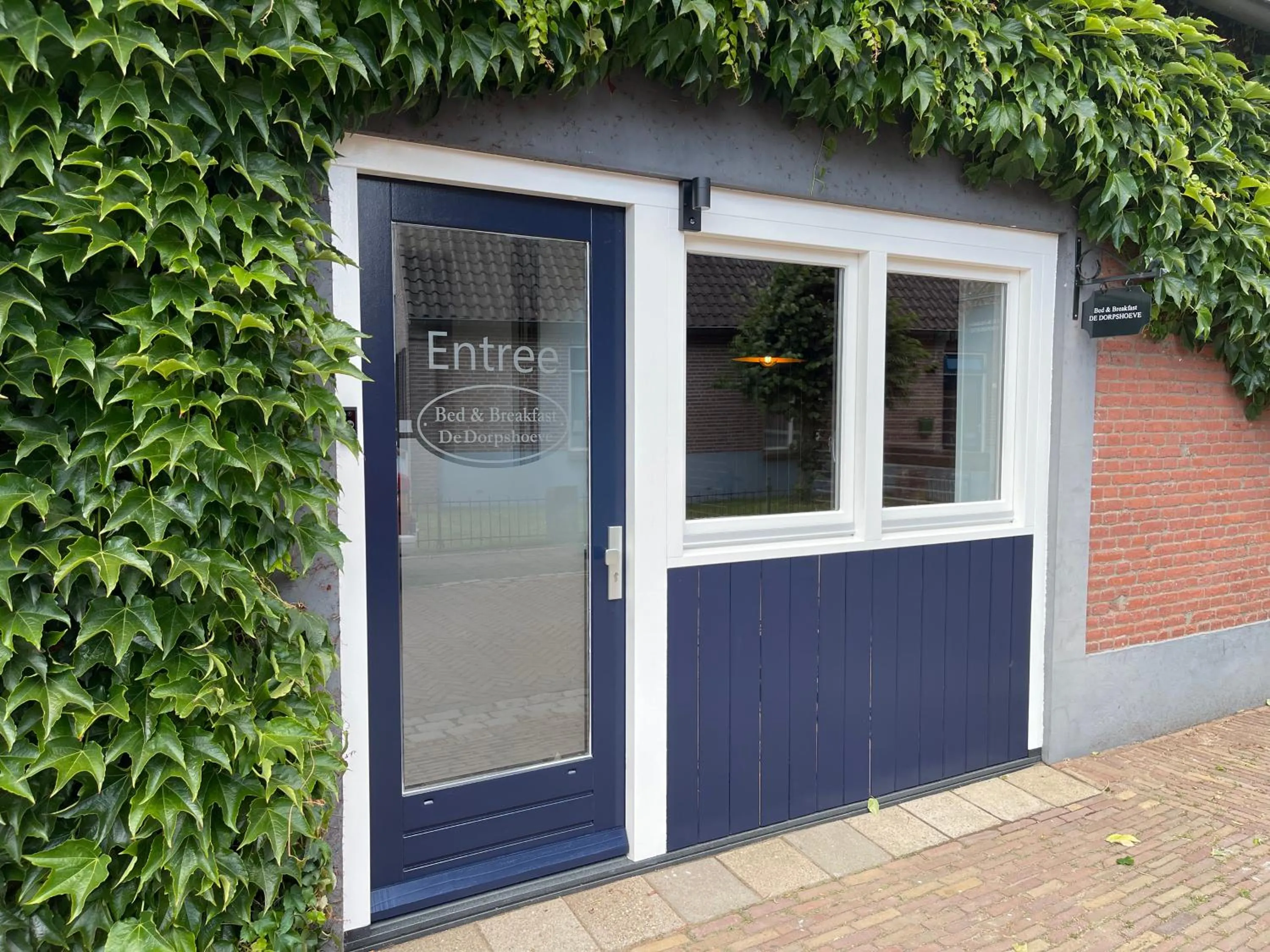 Facade/entrance in B&B De Dorpshoeve