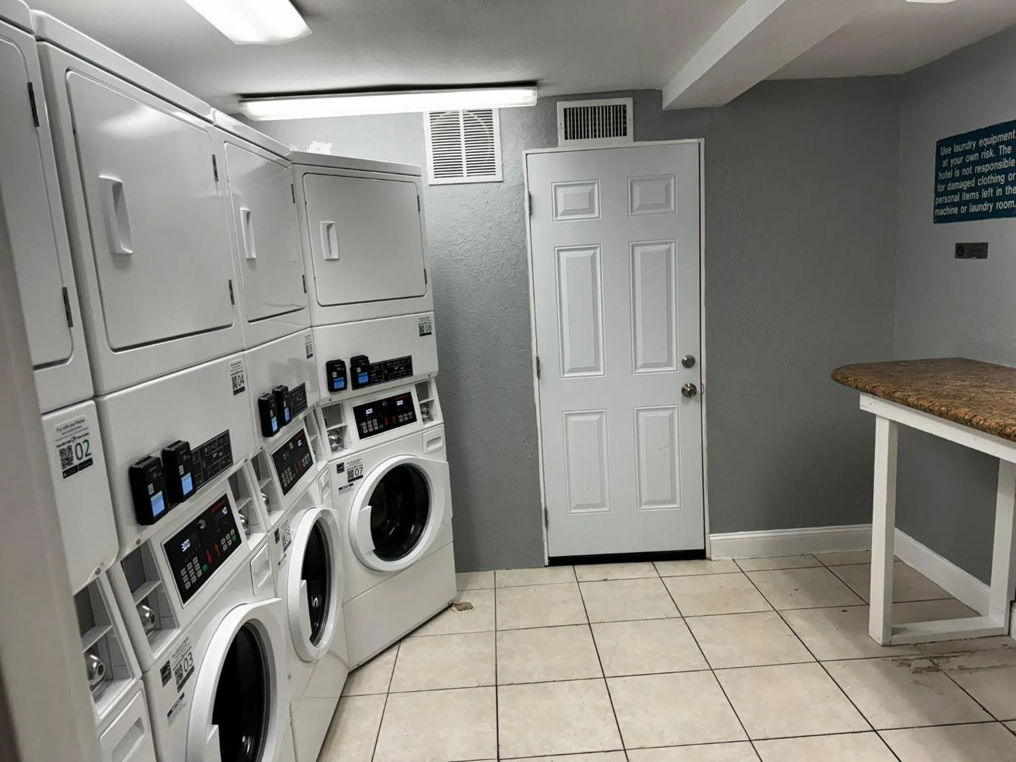 laundry in Monumental Movieland Hotel