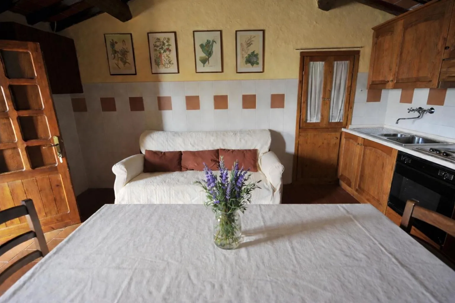Kitchen or kitchenette, Bed in Fattoria Agriturismo Nerbona