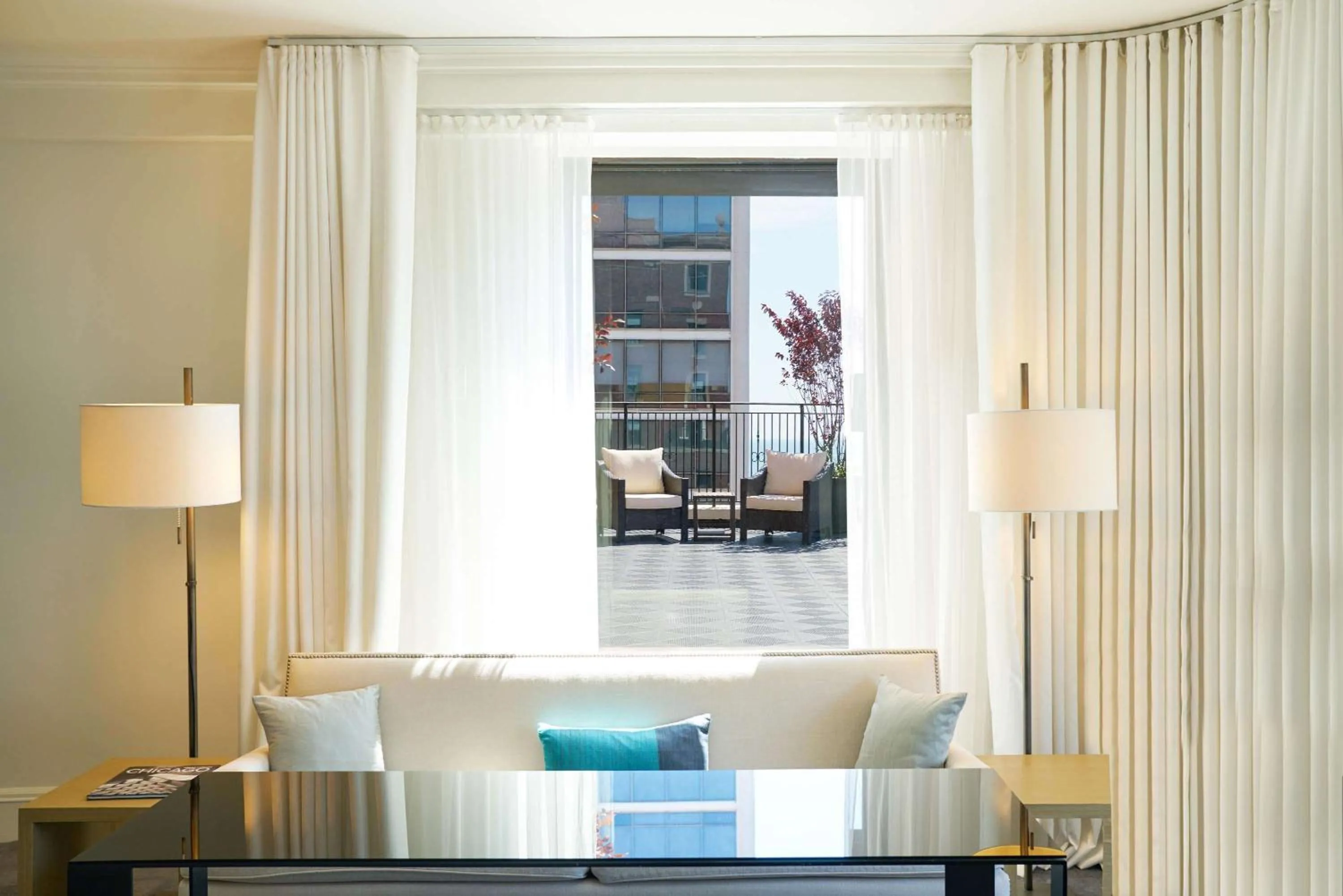 Photo of the whole room in Ambassador Chicago, part of JdV by Hyatt