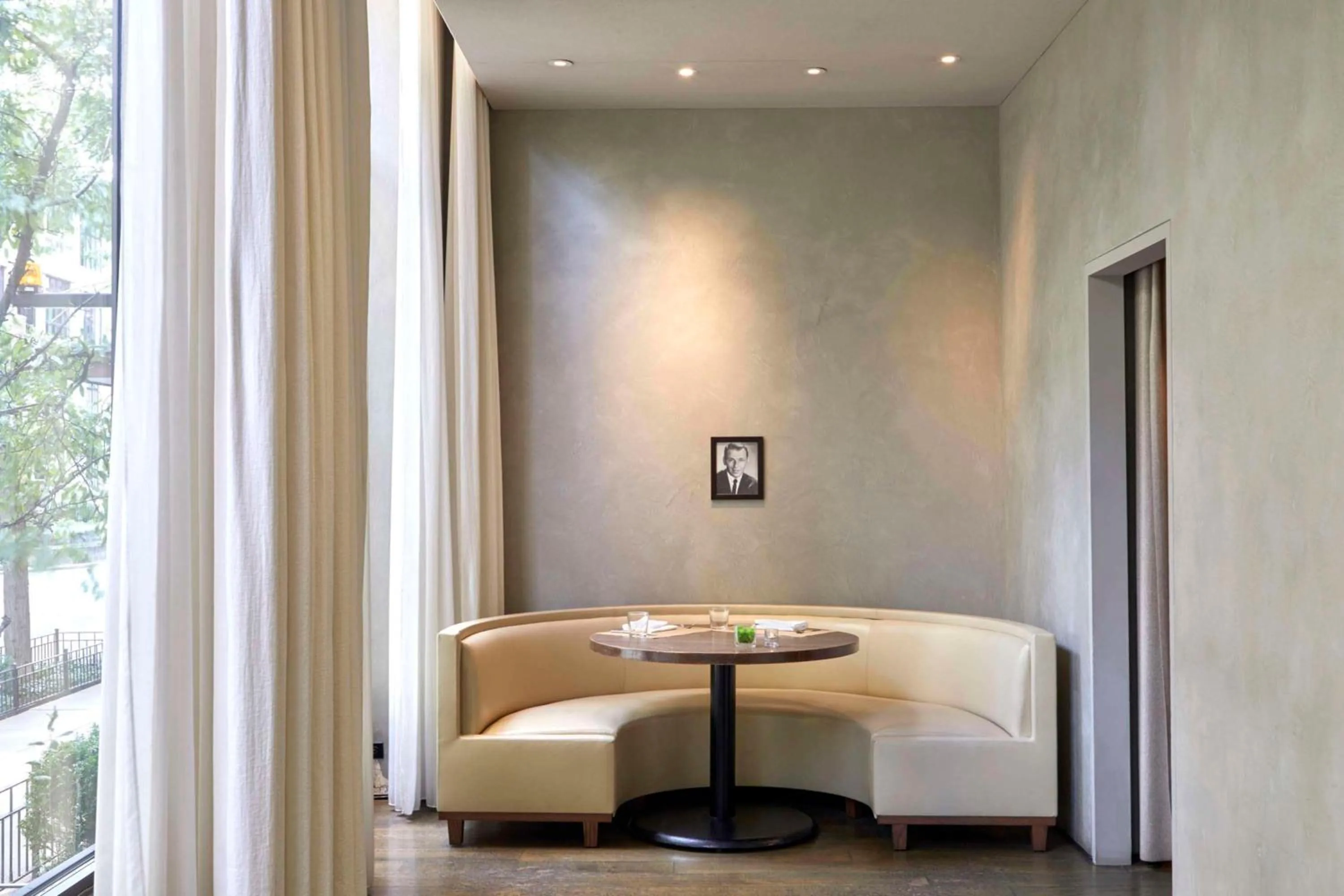 Restaurant/places to eat in Ambassador Chicago, part of JdV by Hyatt