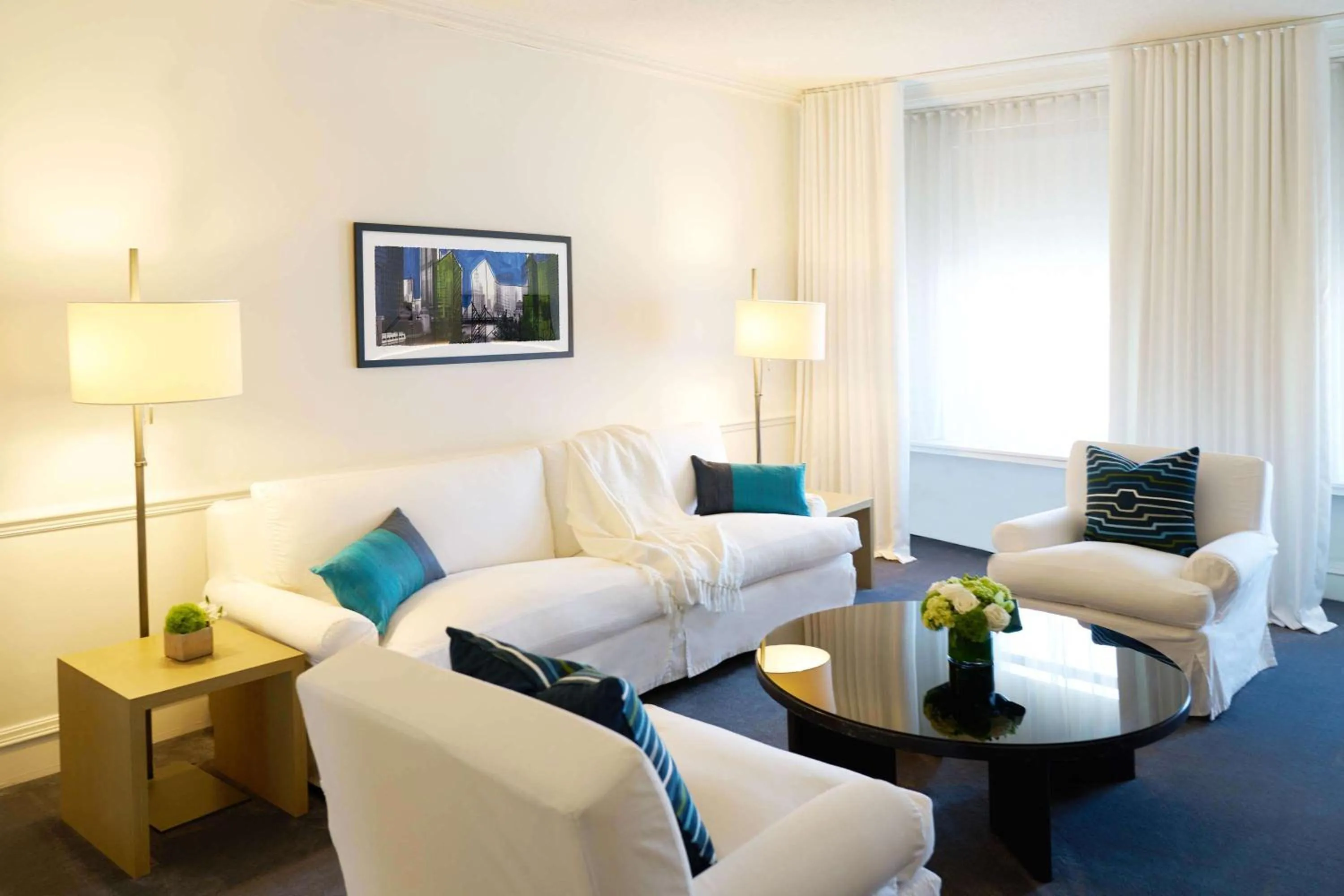 Photo of the whole room in Ambassador Chicago, part of JdV by Hyatt