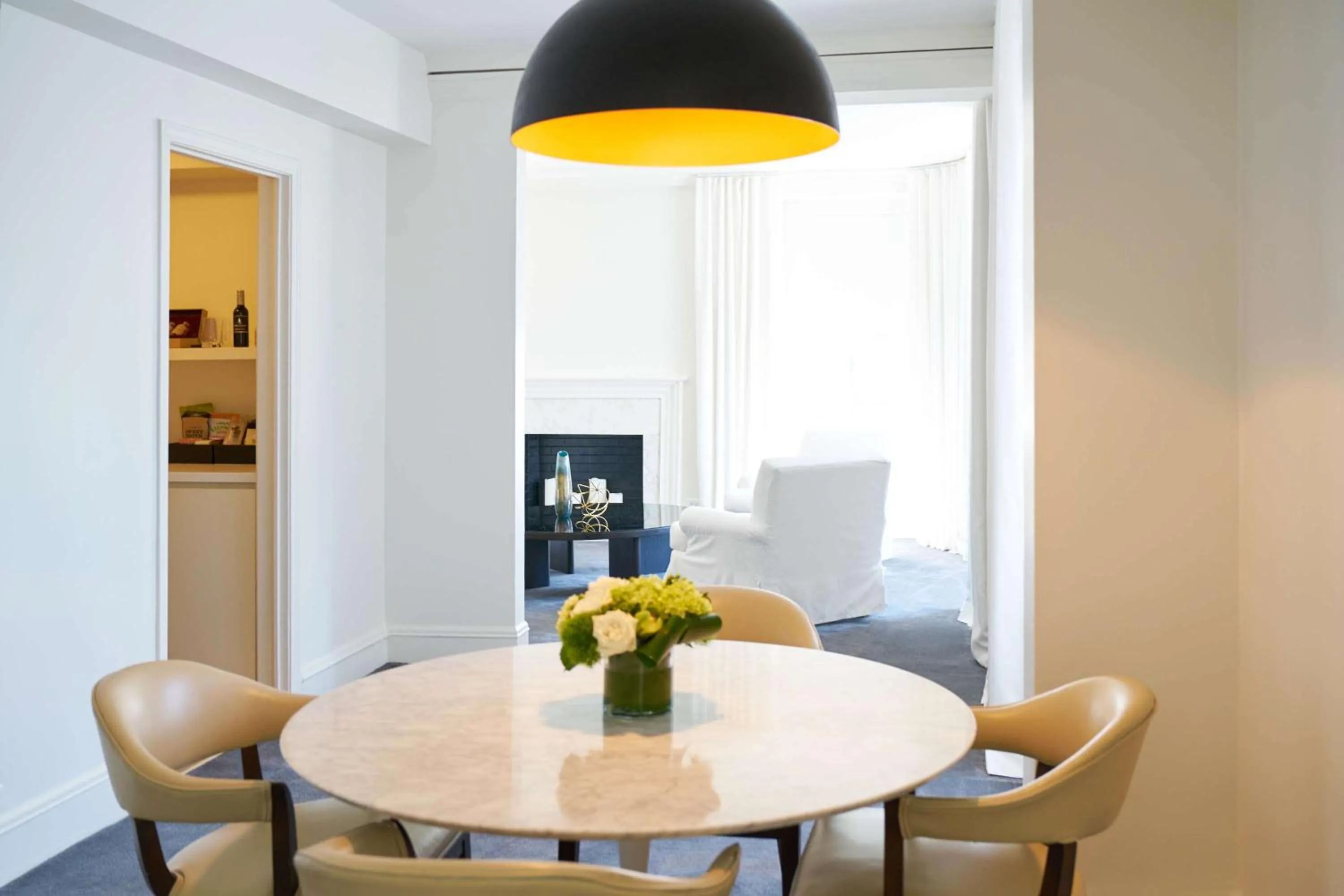 Photo of the whole room in Ambassador Chicago, part of JdV by Hyatt