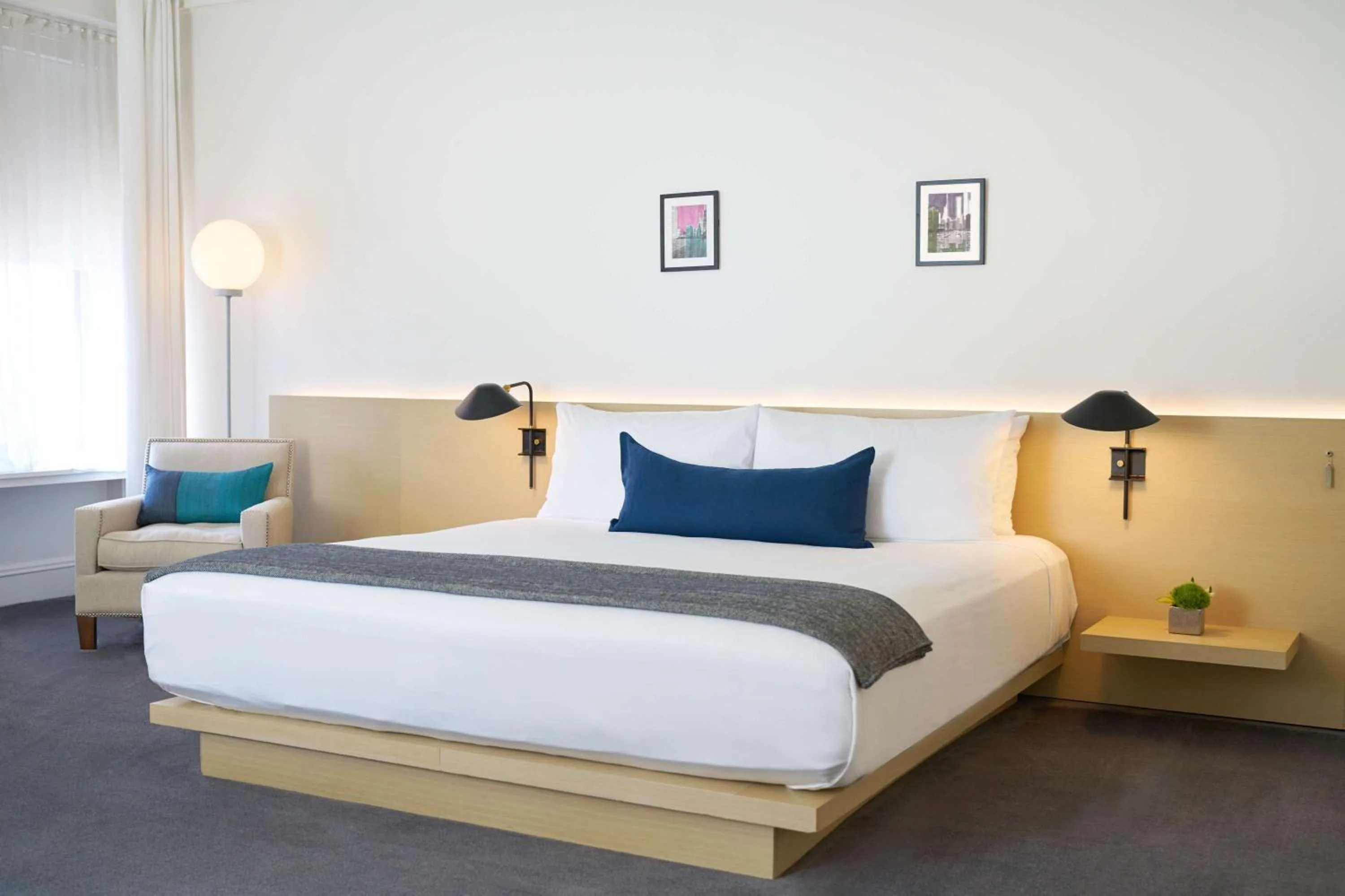 Photo of the whole room in Ambassador Chicago, part of JdV by Hyatt