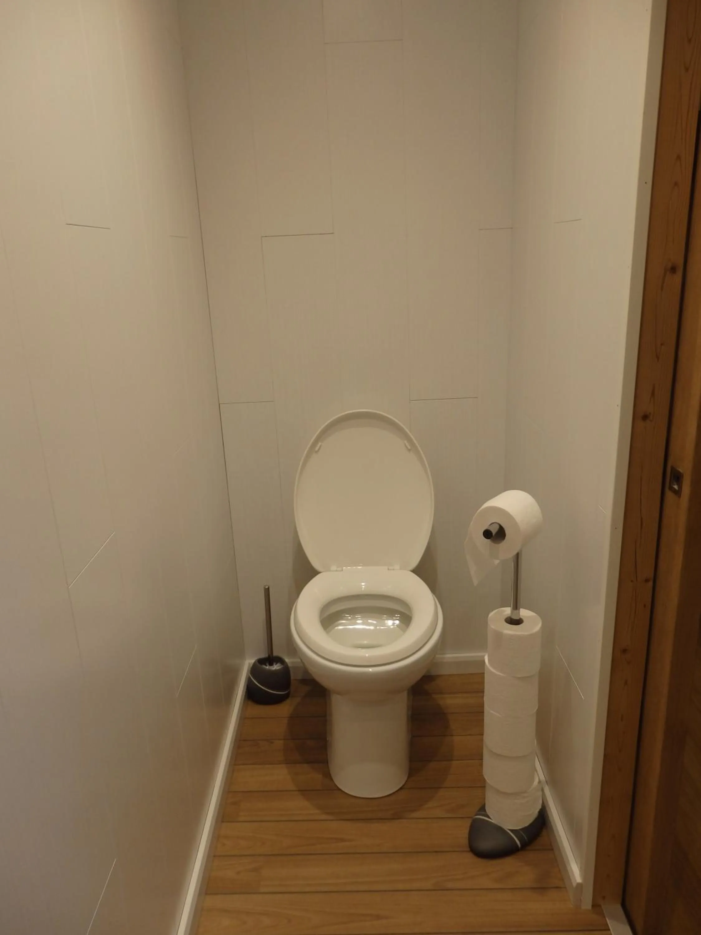 Toilet in AU COEUR DES ALPES