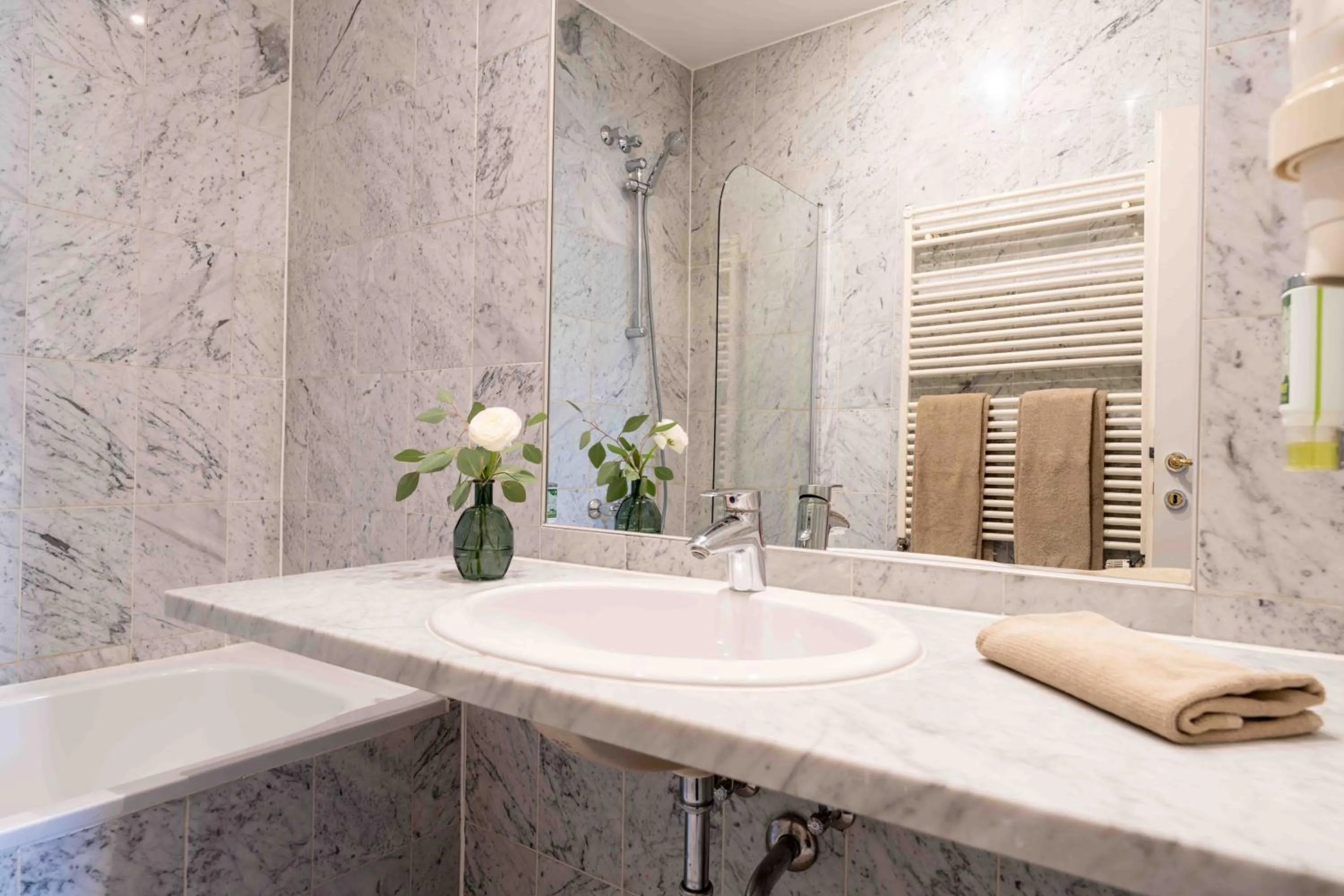 Bathroom in eee Hotel Perg