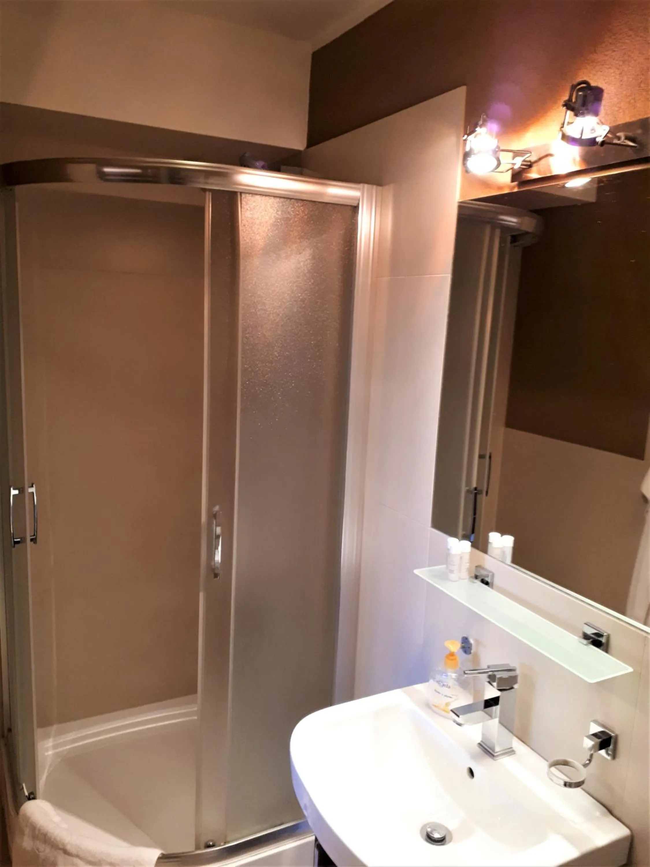 Shower in Motel Orion Wolsztyn