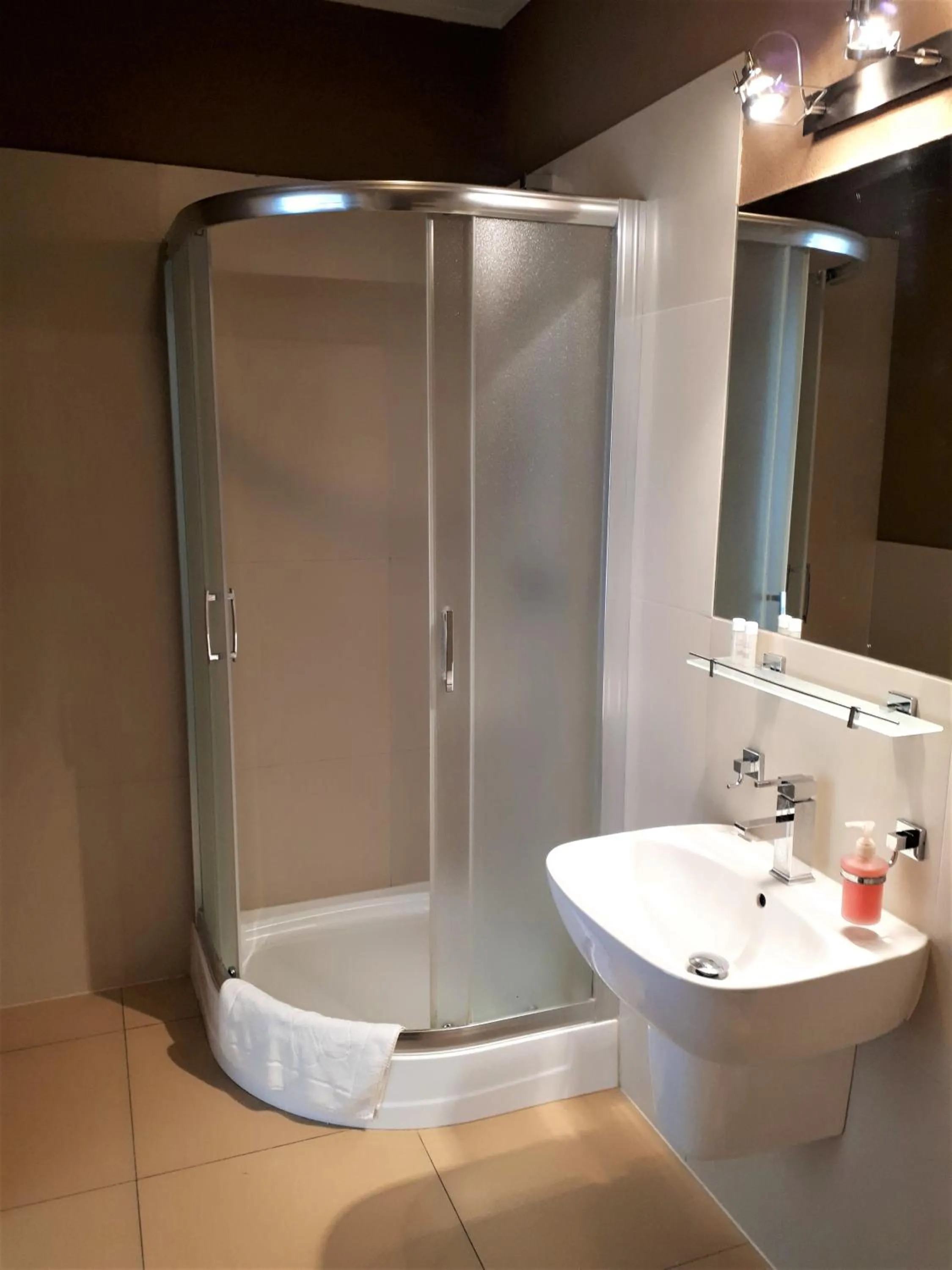 Shower in Motel Orion Wolsztyn