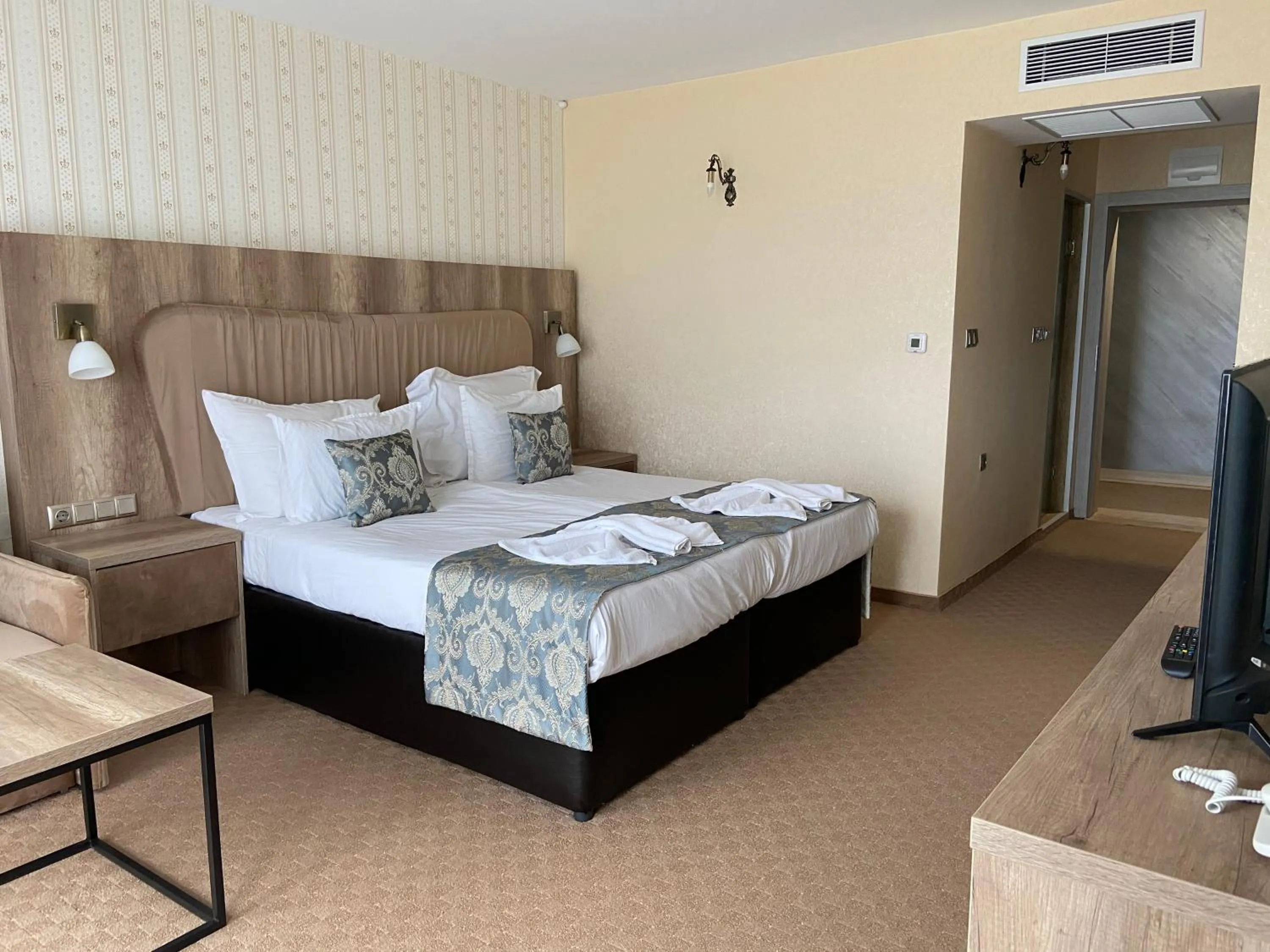 Photo of the whole room, Bed in Katalina SPA Resort