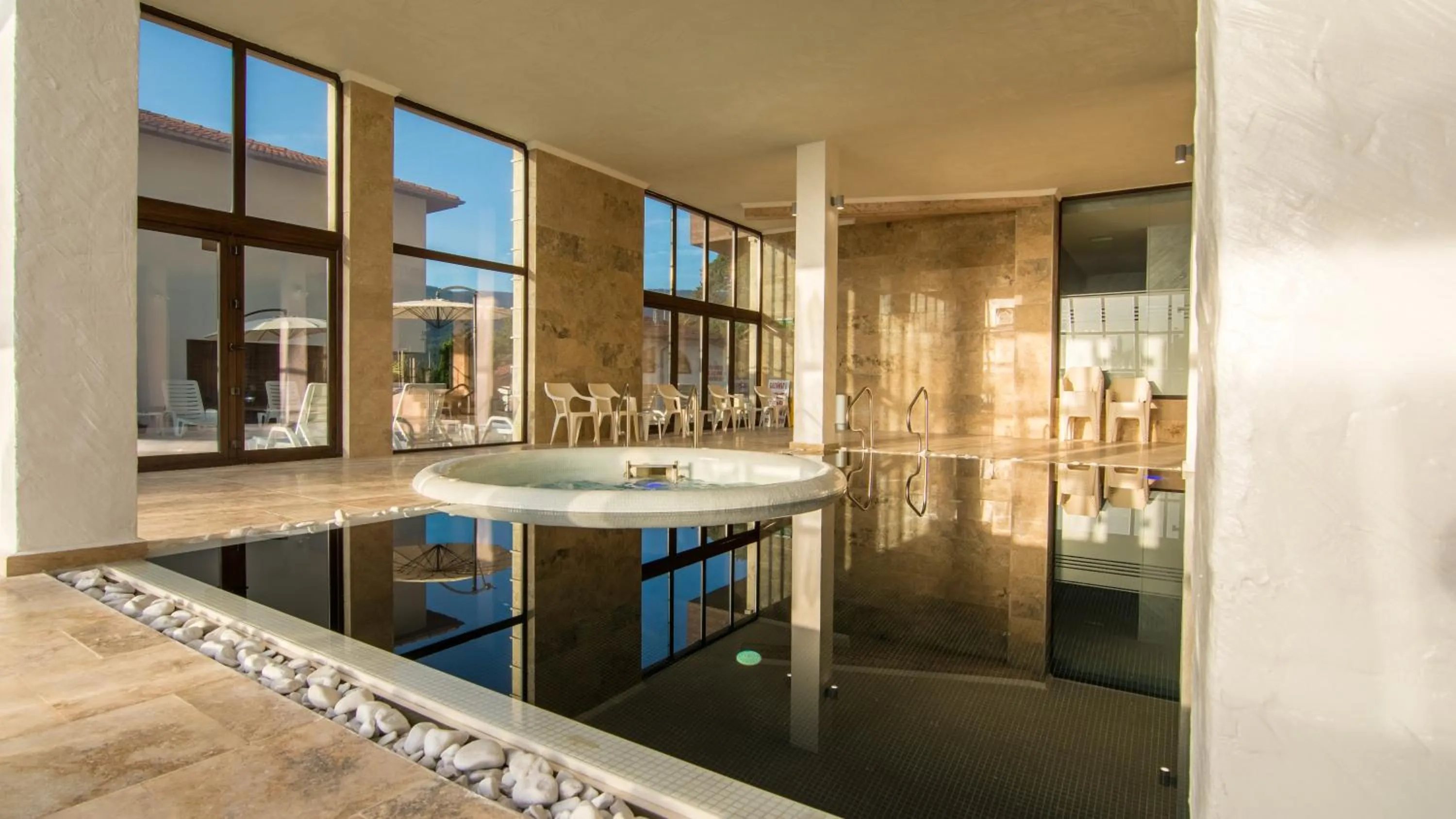 Swimming pool in Katalina SPA Resort