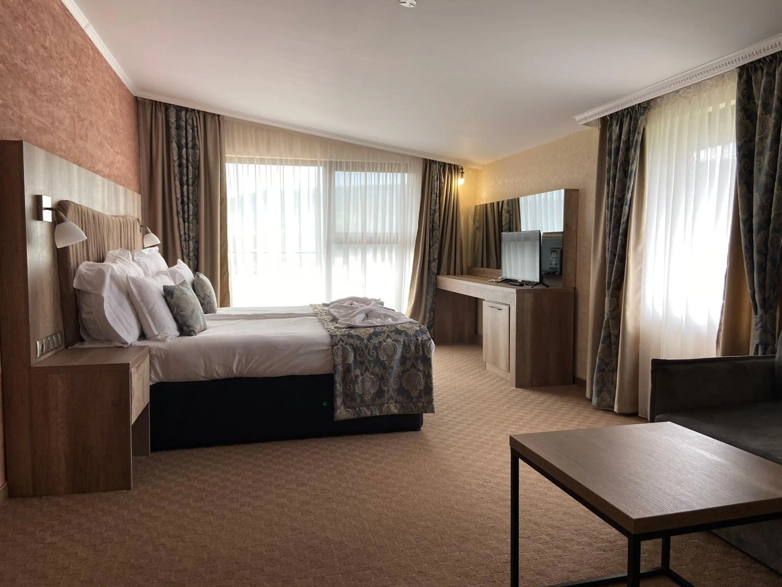 Photo of the whole room, Bed in Katalina SPA Resort