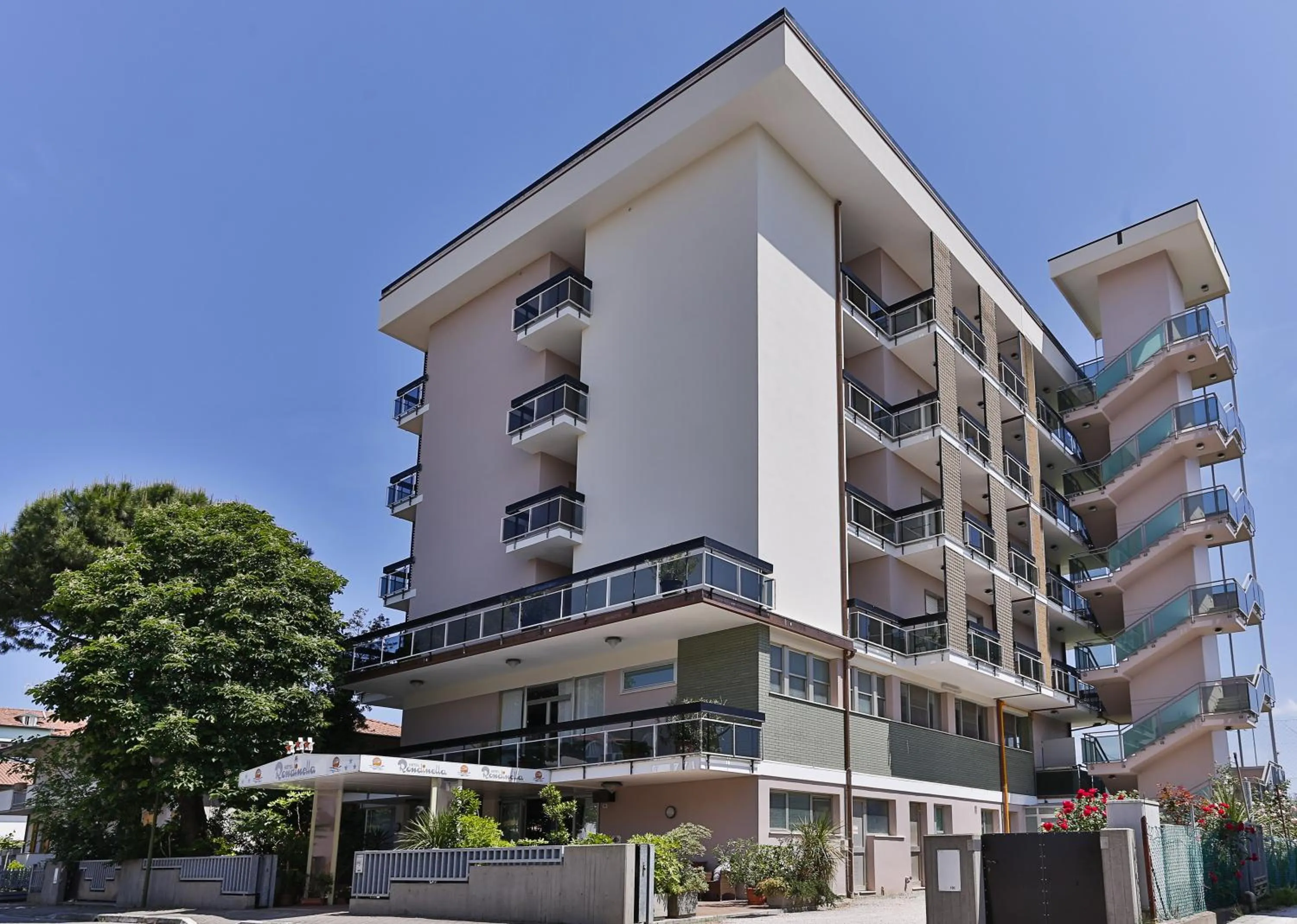 Facade/entrance in Hotel Rondinella