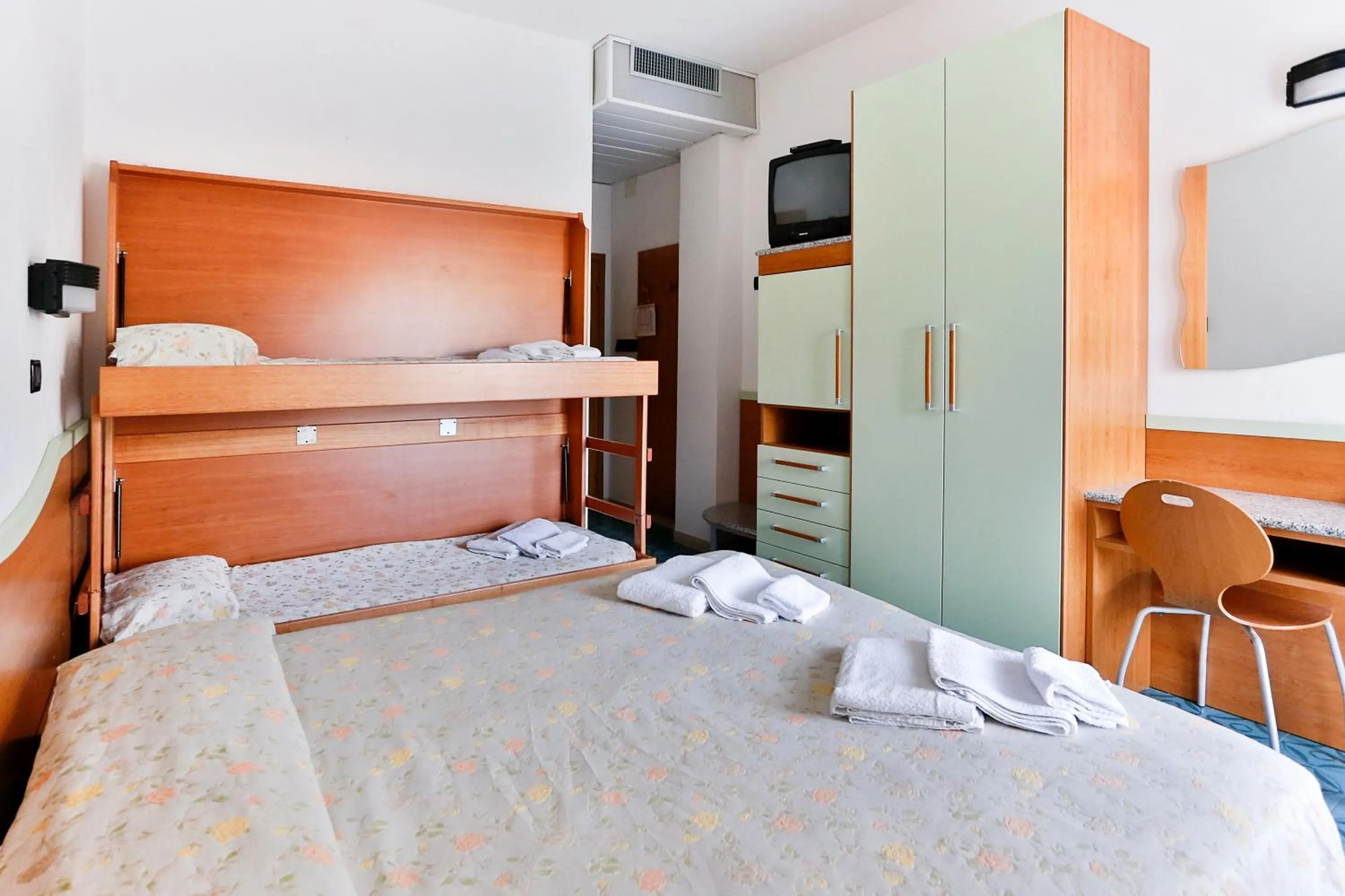 bunk bed in Hotel Rondinella