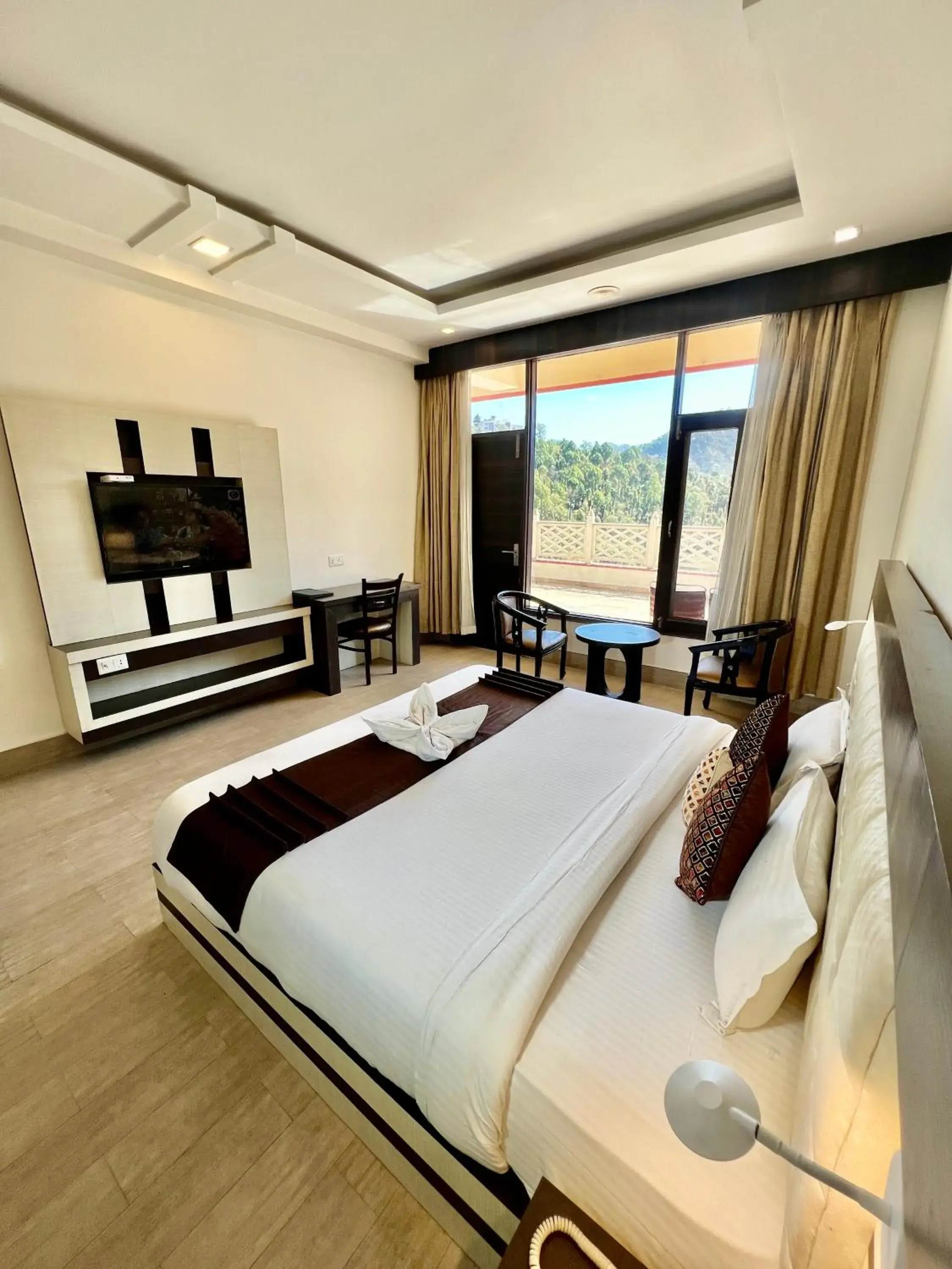 Superior Double Room in Sea Hawk - Luxury Hill Resort 4 mins from Bhimtal Lake Superior Double Room in Sea Hawk - Luxury Hill Resort 4 mins from Bhimtal Lake