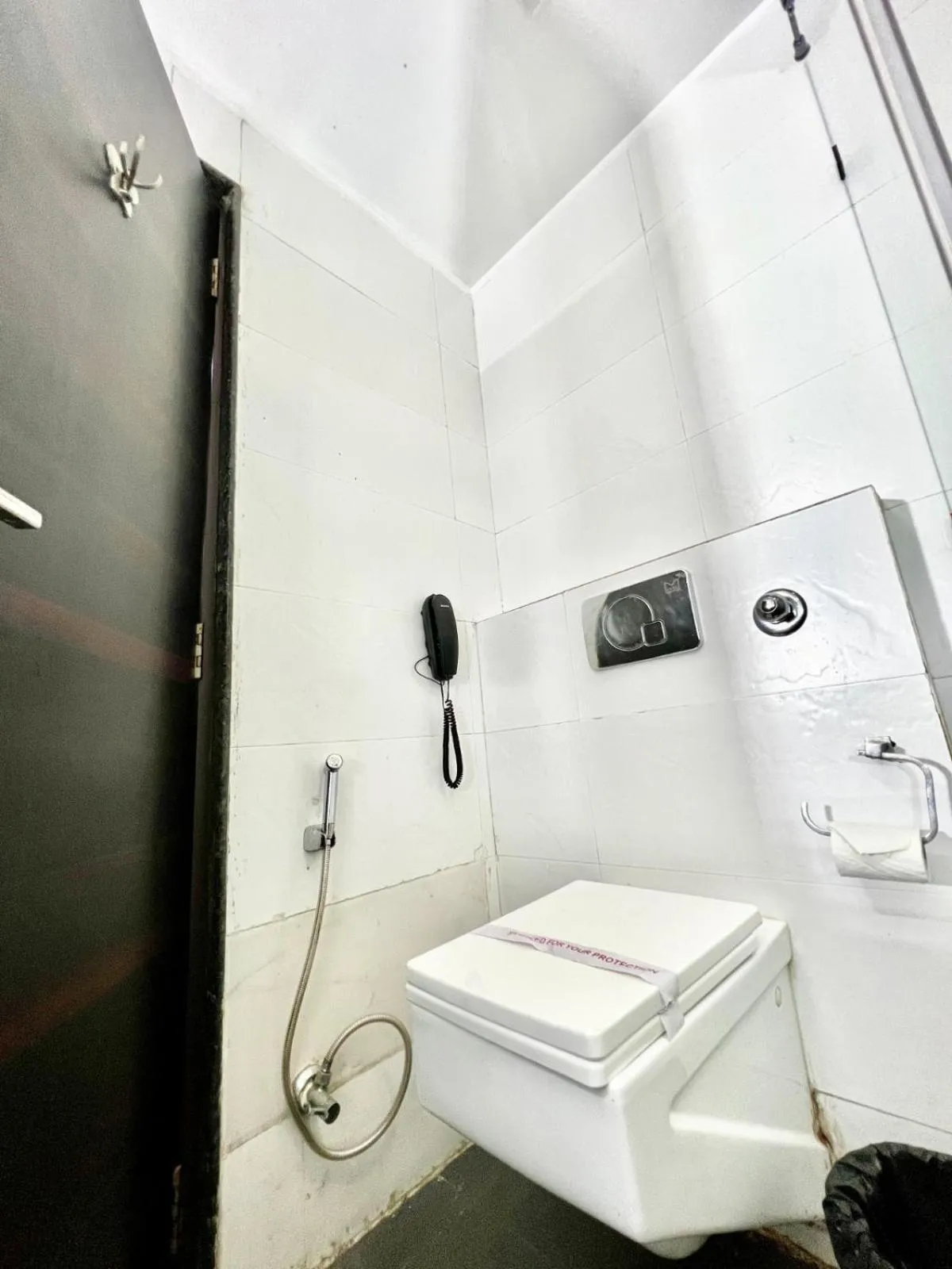 Bathroom in Sea Hawk - Luxury Hill Resort 4 mins from Bhimtal Lake