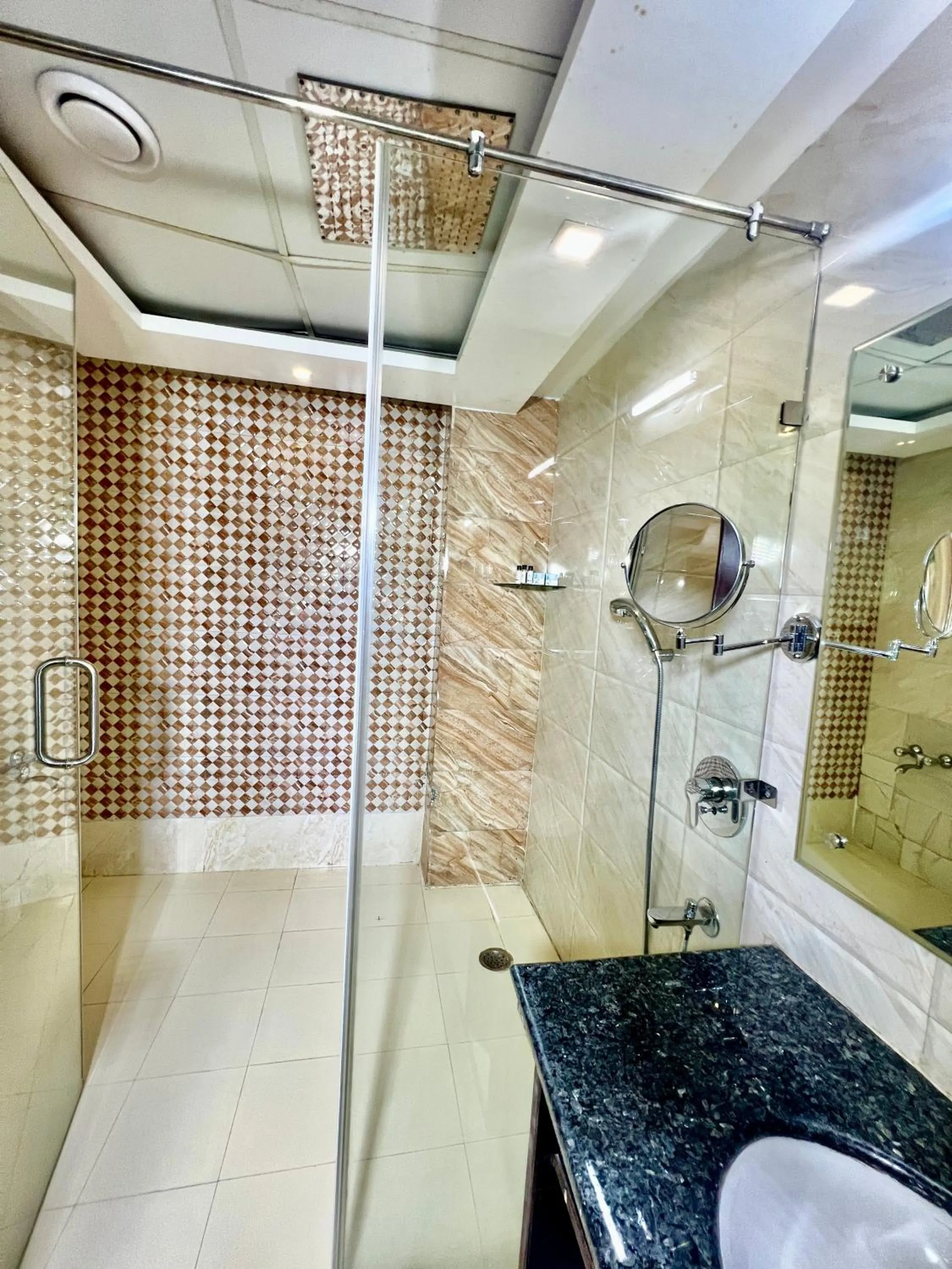 Shower in Sea Hawk - Luxury Hill Resort 4 mins from Bhimtal Lake