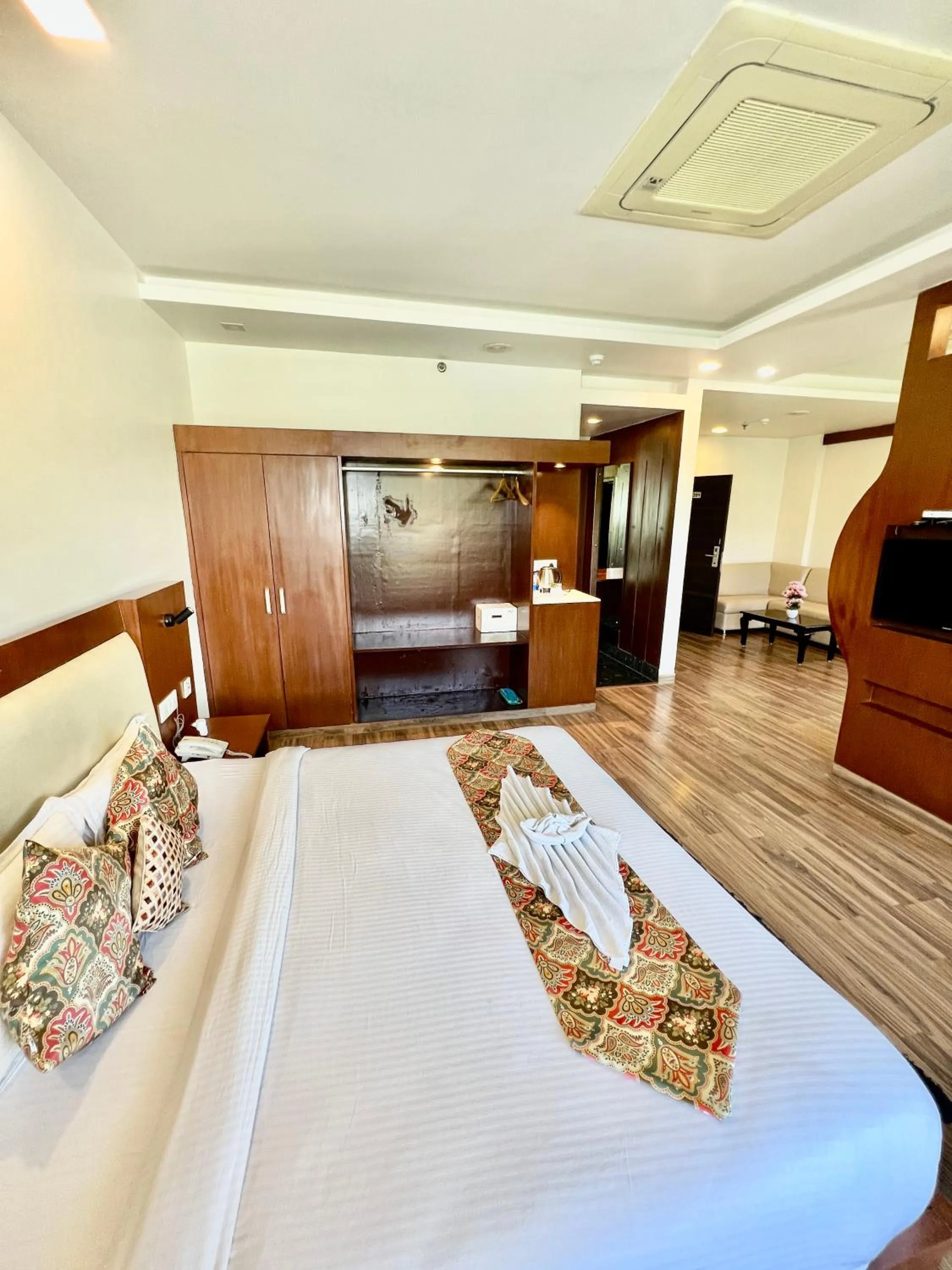 Photo of the whole room, Bed in Sea Hawk - Luxury Hill Resort 4 mins from Bhimtal Lake