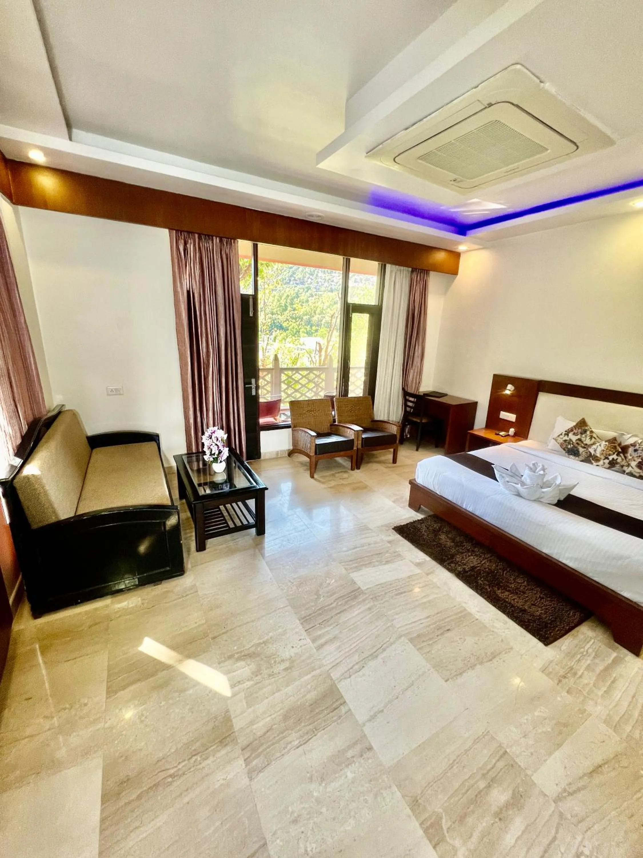 Photo of the whole room, Bed in Sea Hawk - Luxury Hill Resort 4 mins from Bhimtal Lake
