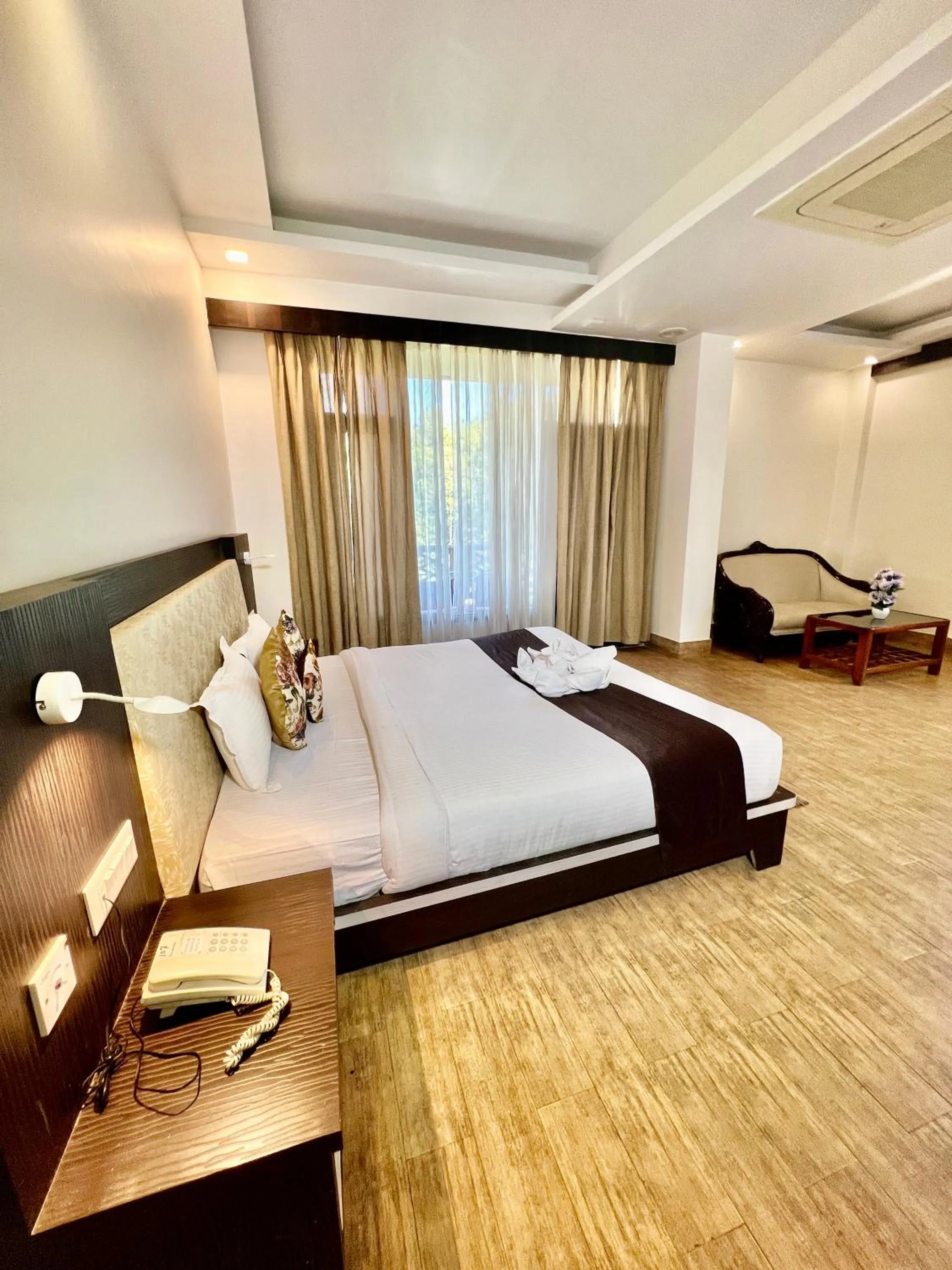 Photo of the whole room, Bed in Sea Hawk - Luxury Hill Resort 4 mins from Bhimtal Lake