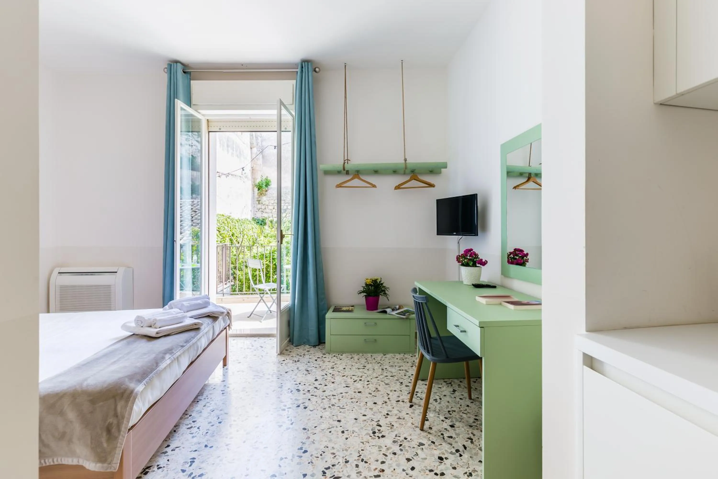 Photo of the whole room, Bed in Scicli Albergo Diffuso