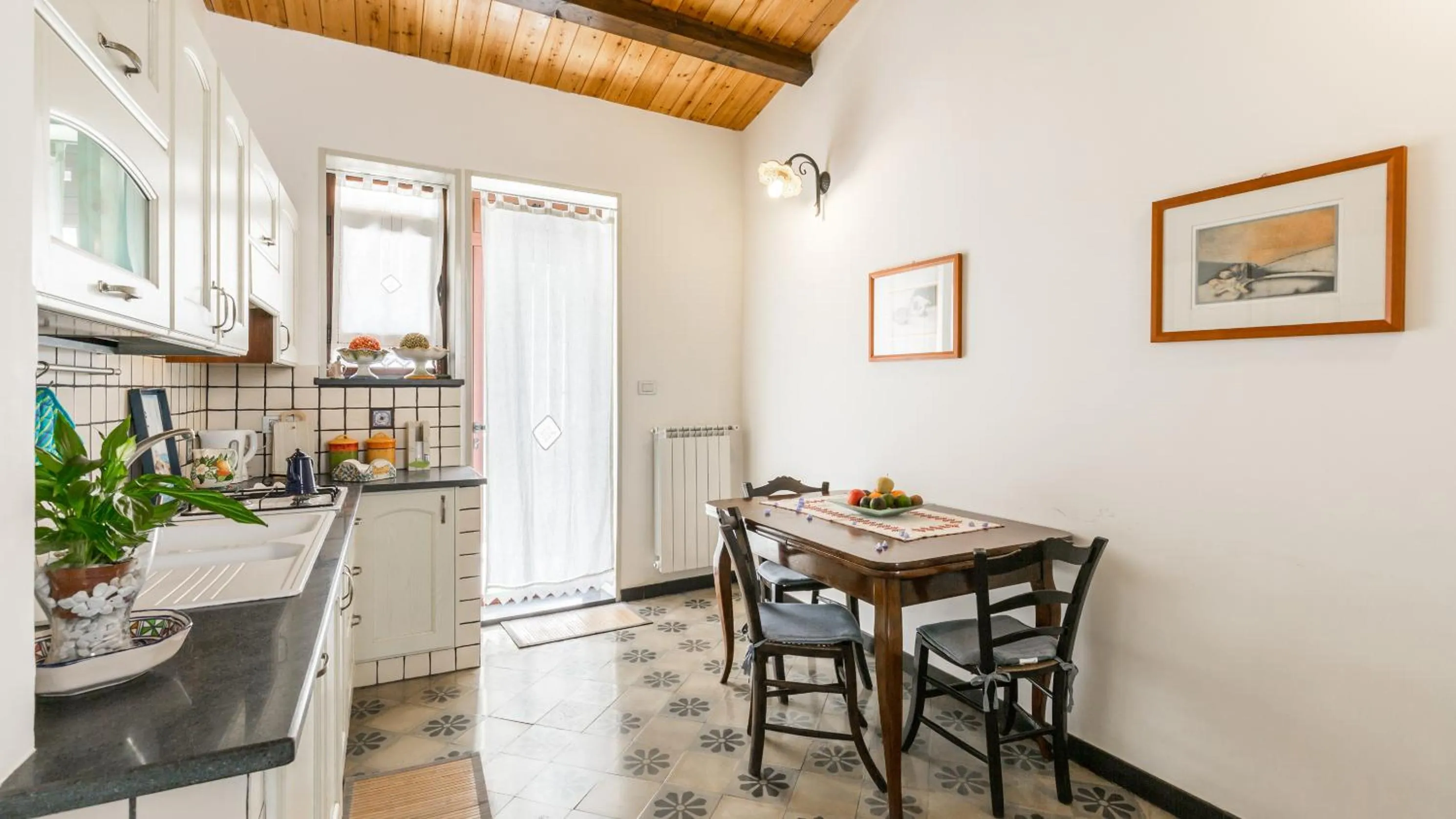 Communal kitchen in Scicli Albergo Diffuso