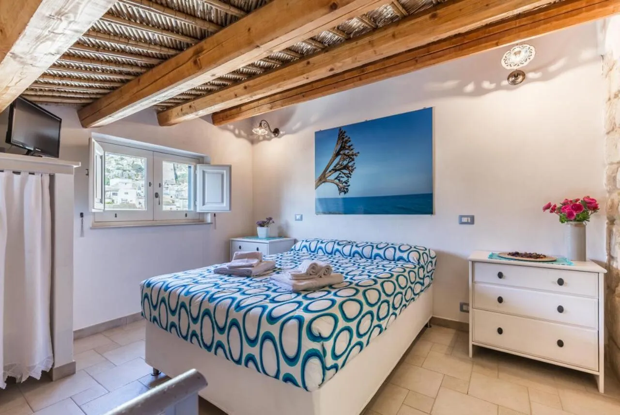 Photo of the whole room, Bed in Scicli Albergo Diffuso