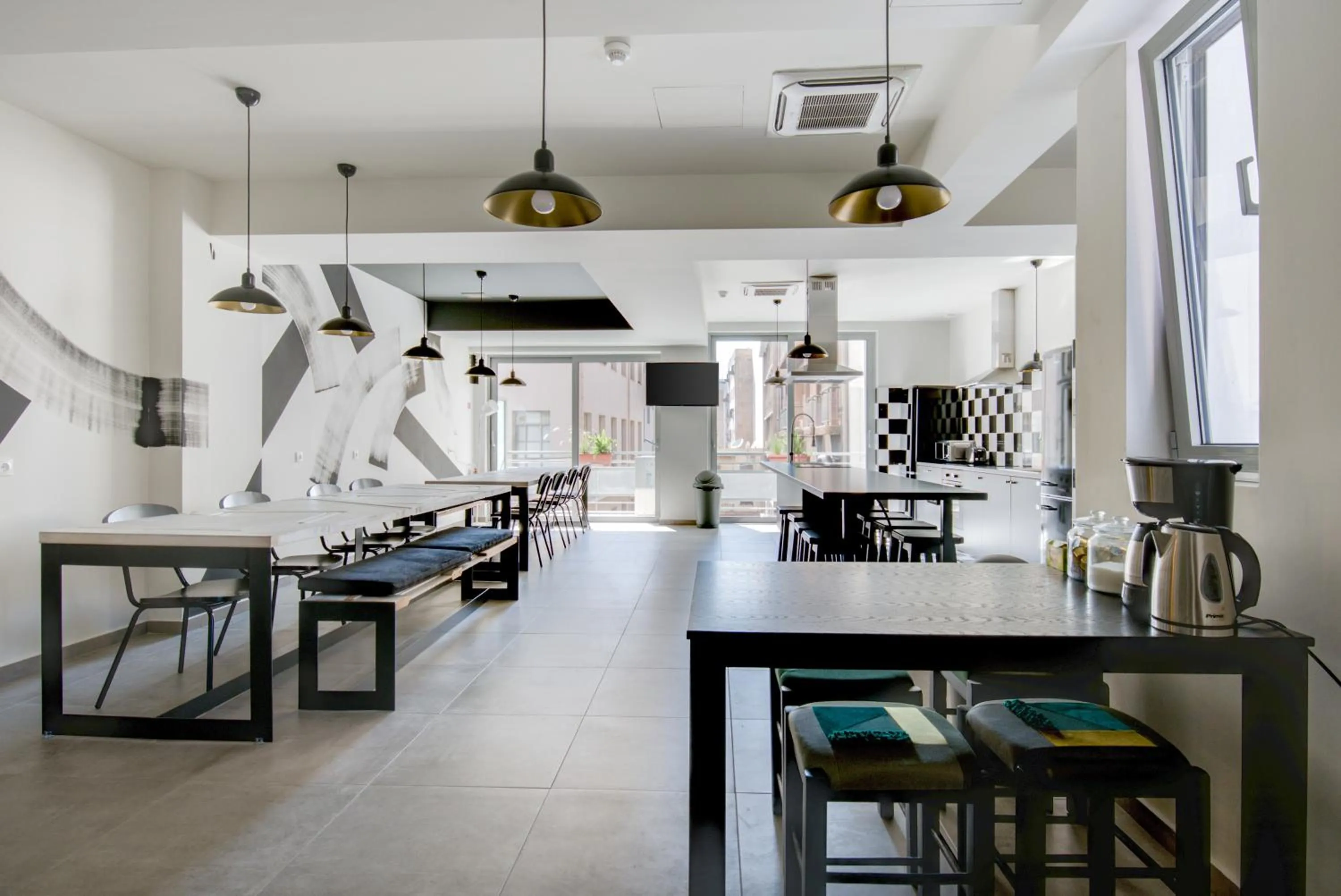 Restaurant/Places to Eat in Selina Athens Theatrou