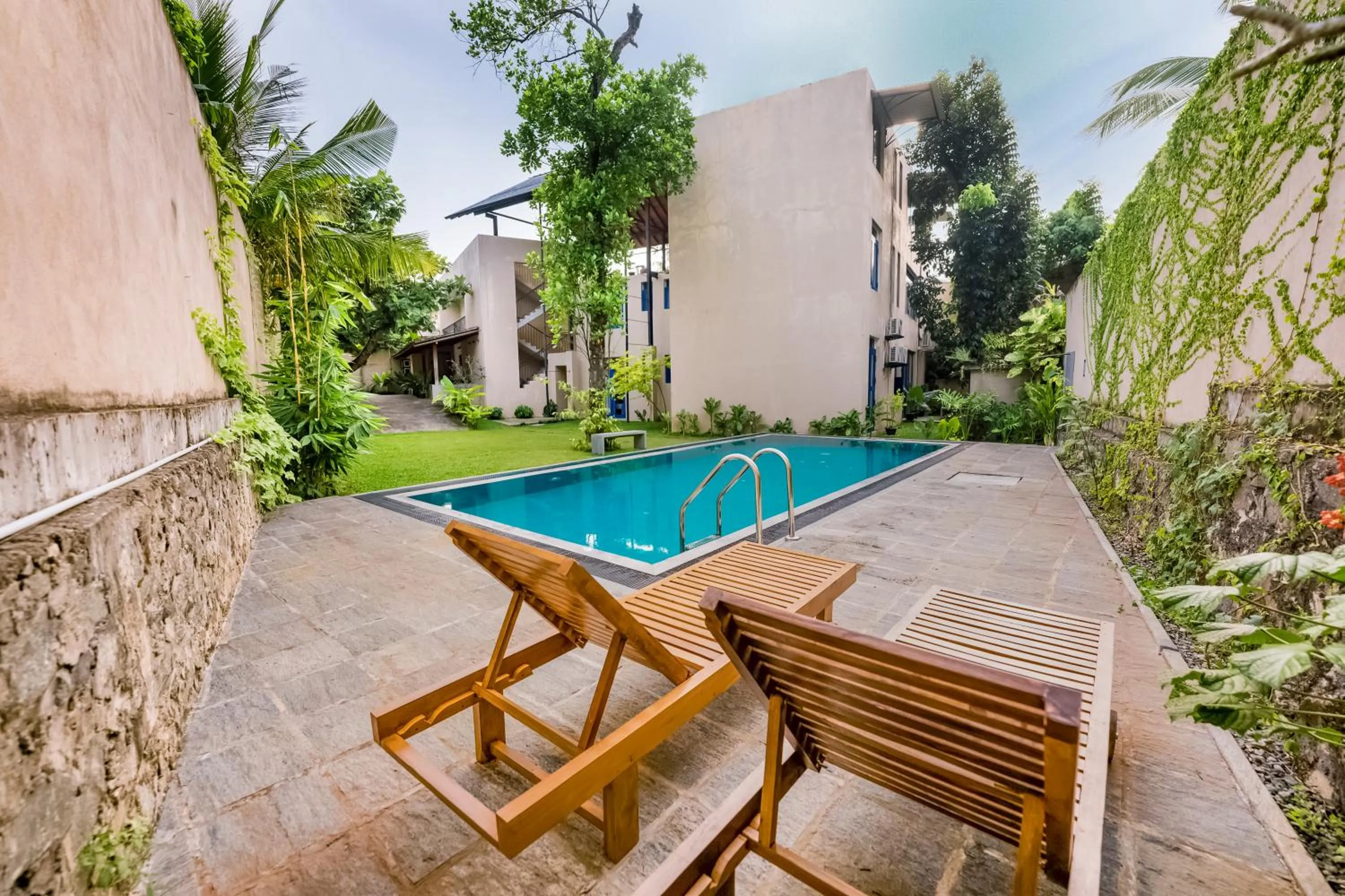 Swimming pool in Urchin Unawatuna