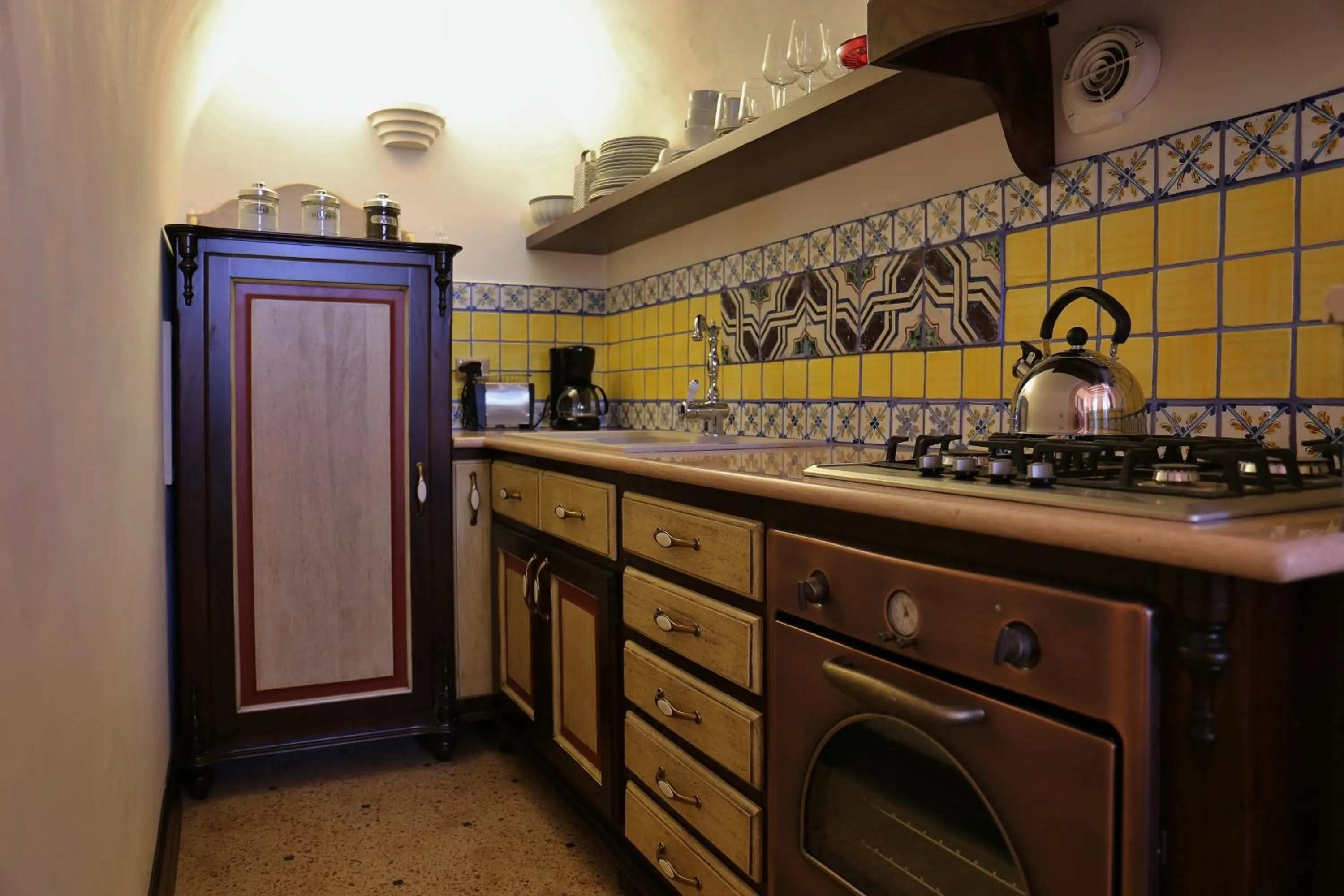 Kitchen or kitchenette in Case Vacanza SANT'AGOSTINO Siracusa