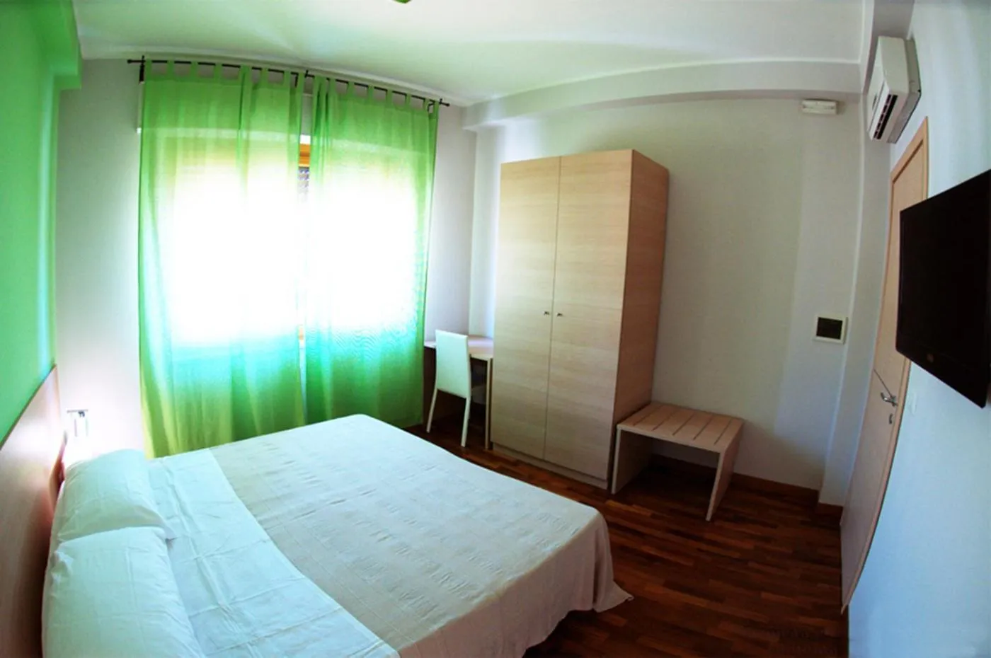 Photo of the whole room, Bed in Santa Caterina
