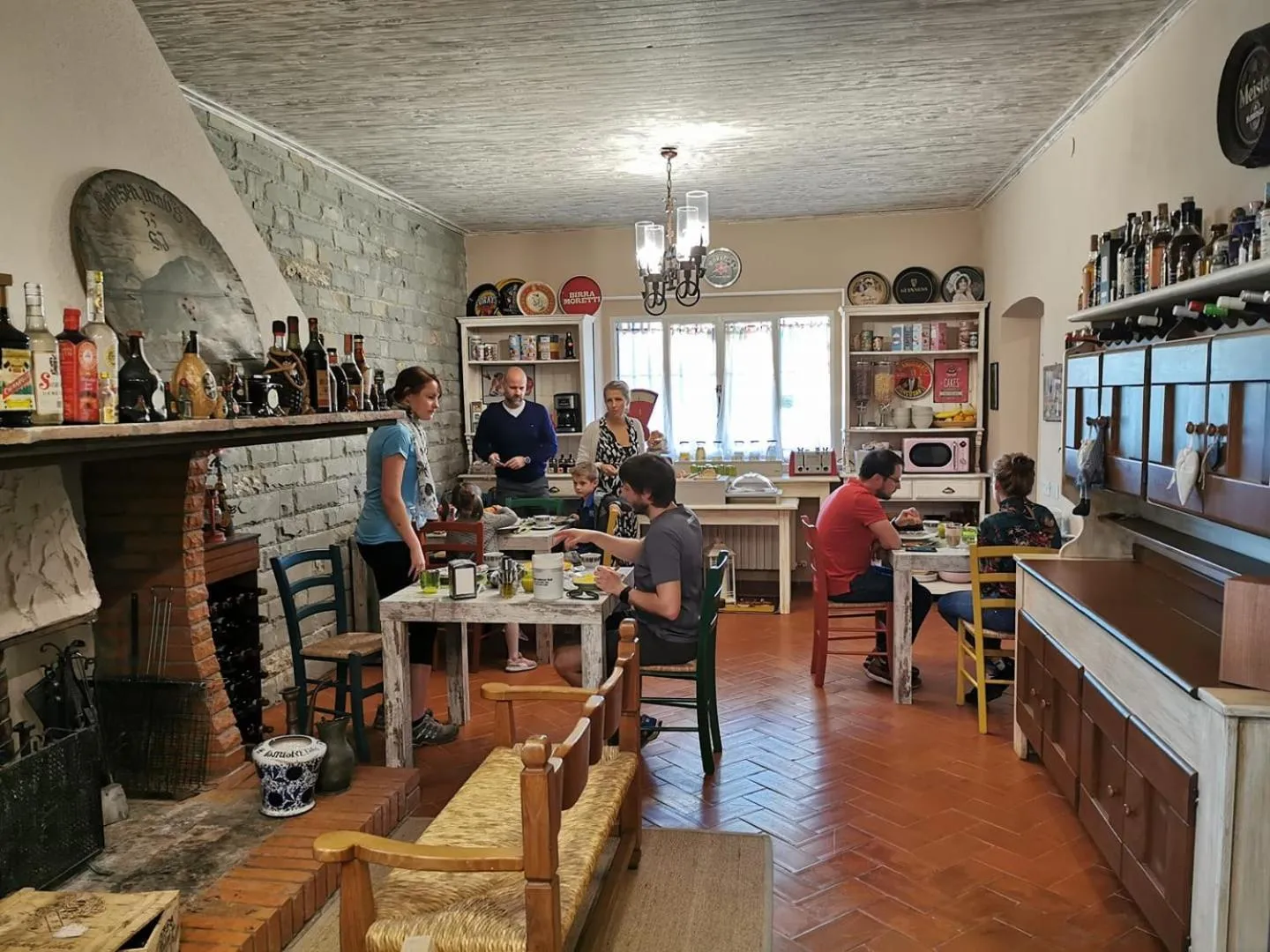 Communal kitchen in Olivia B&B and Apartment