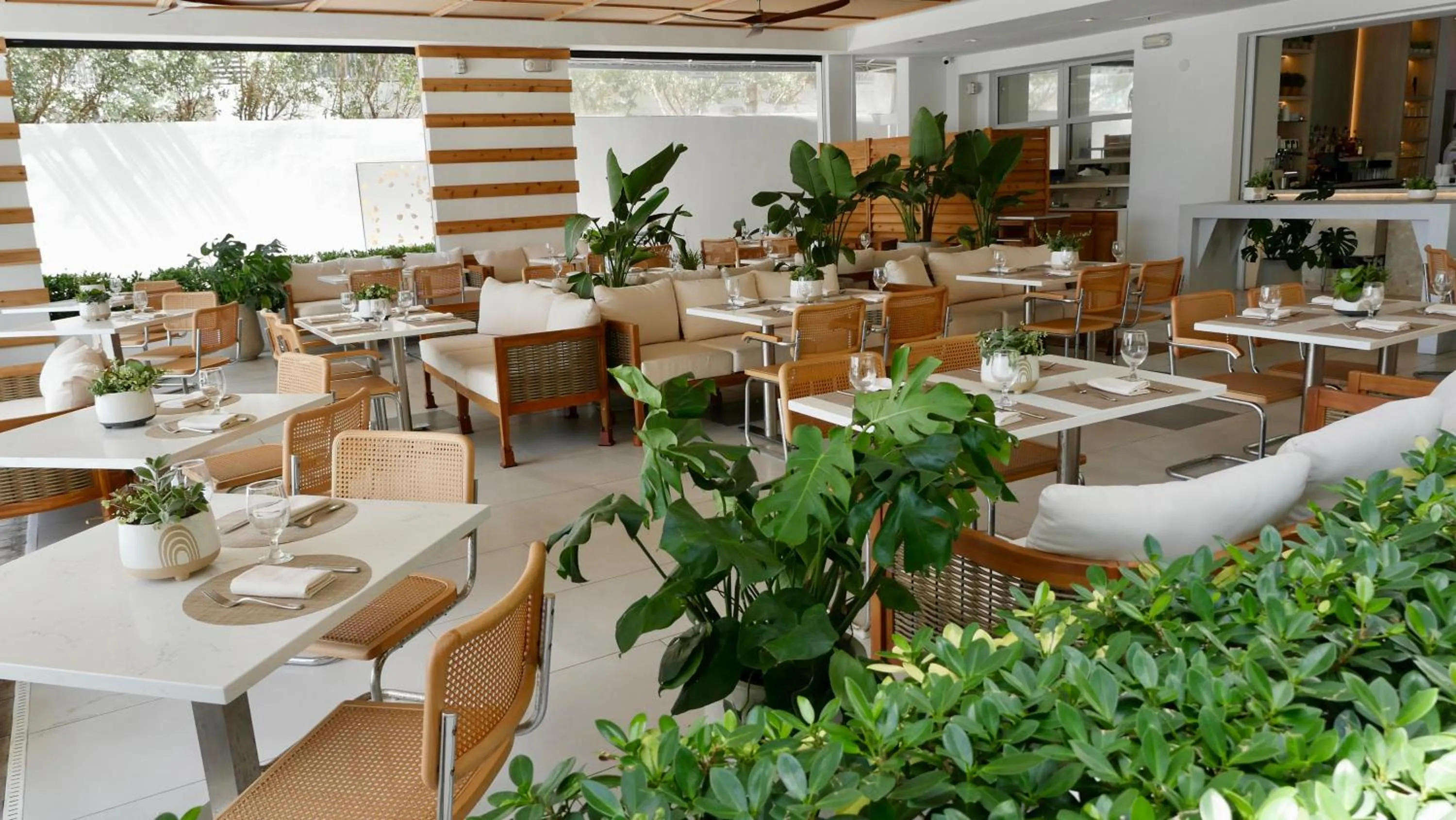 Restaurant/places to eat in MB Hotel, Trademark Collection by Wyndham