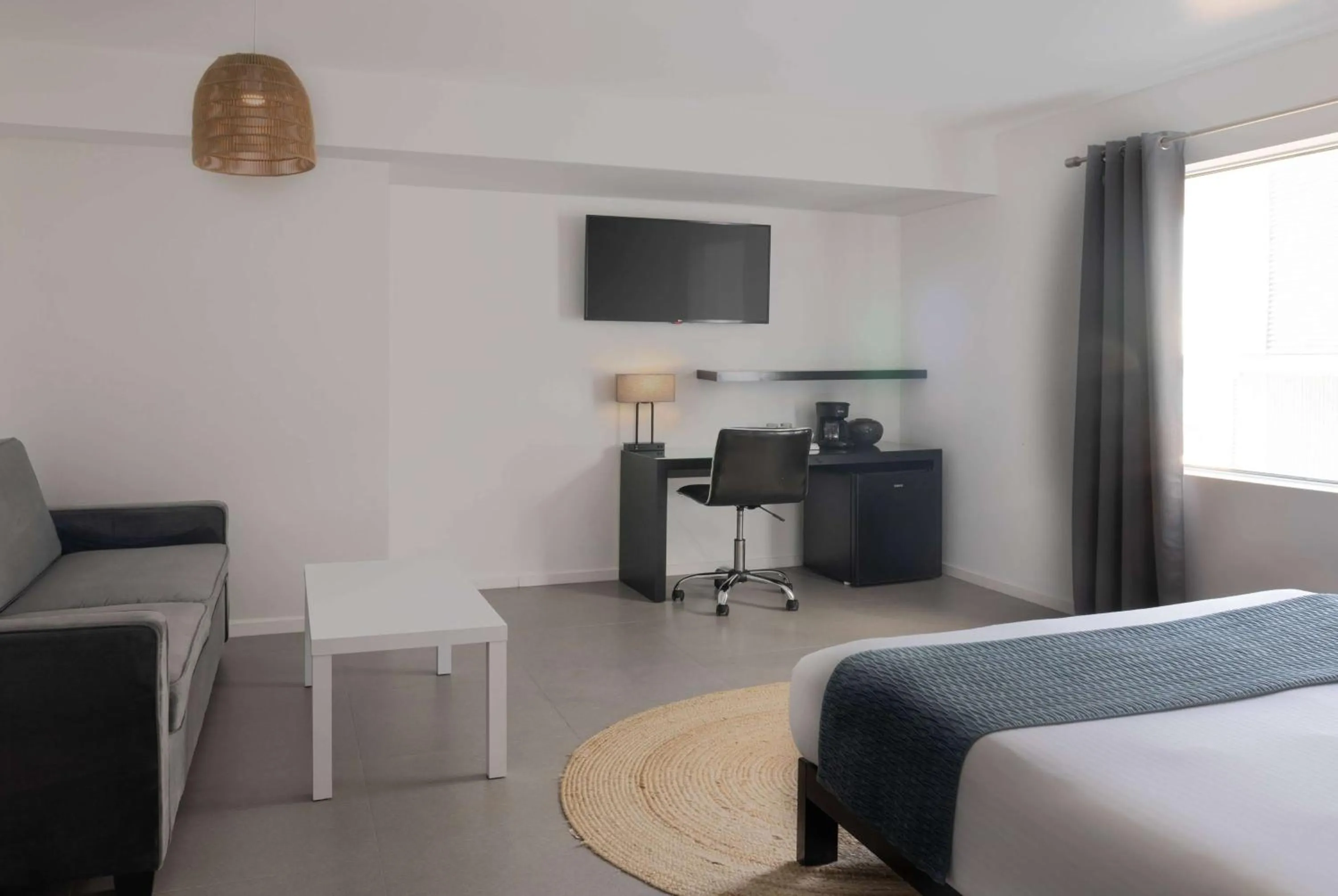 Photo of the whole room, Bed in MB Hotel, Trademark Collection by Wyndham