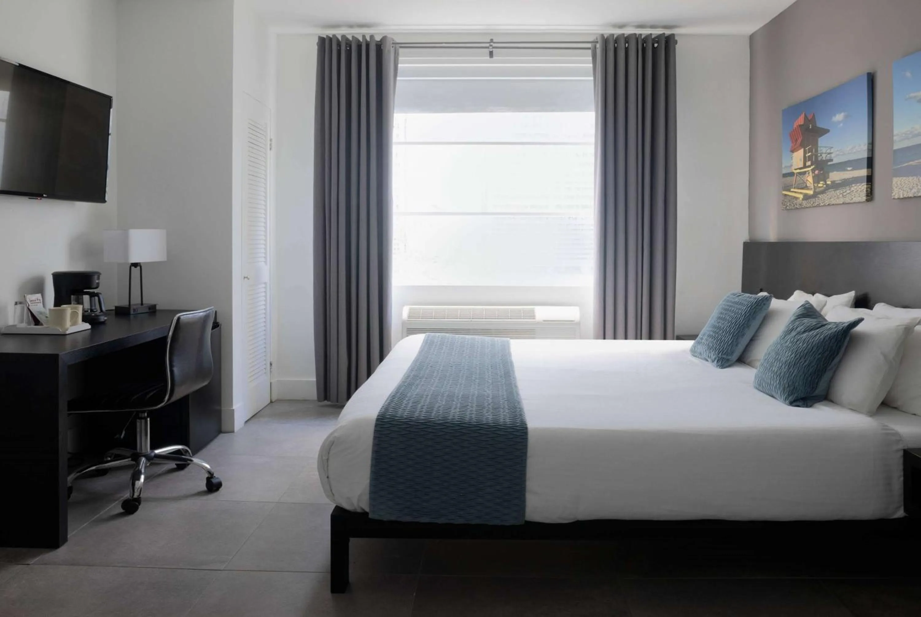 Photo of the whole room, Bed in MB Hotel, Trademark Collection by Wyndham