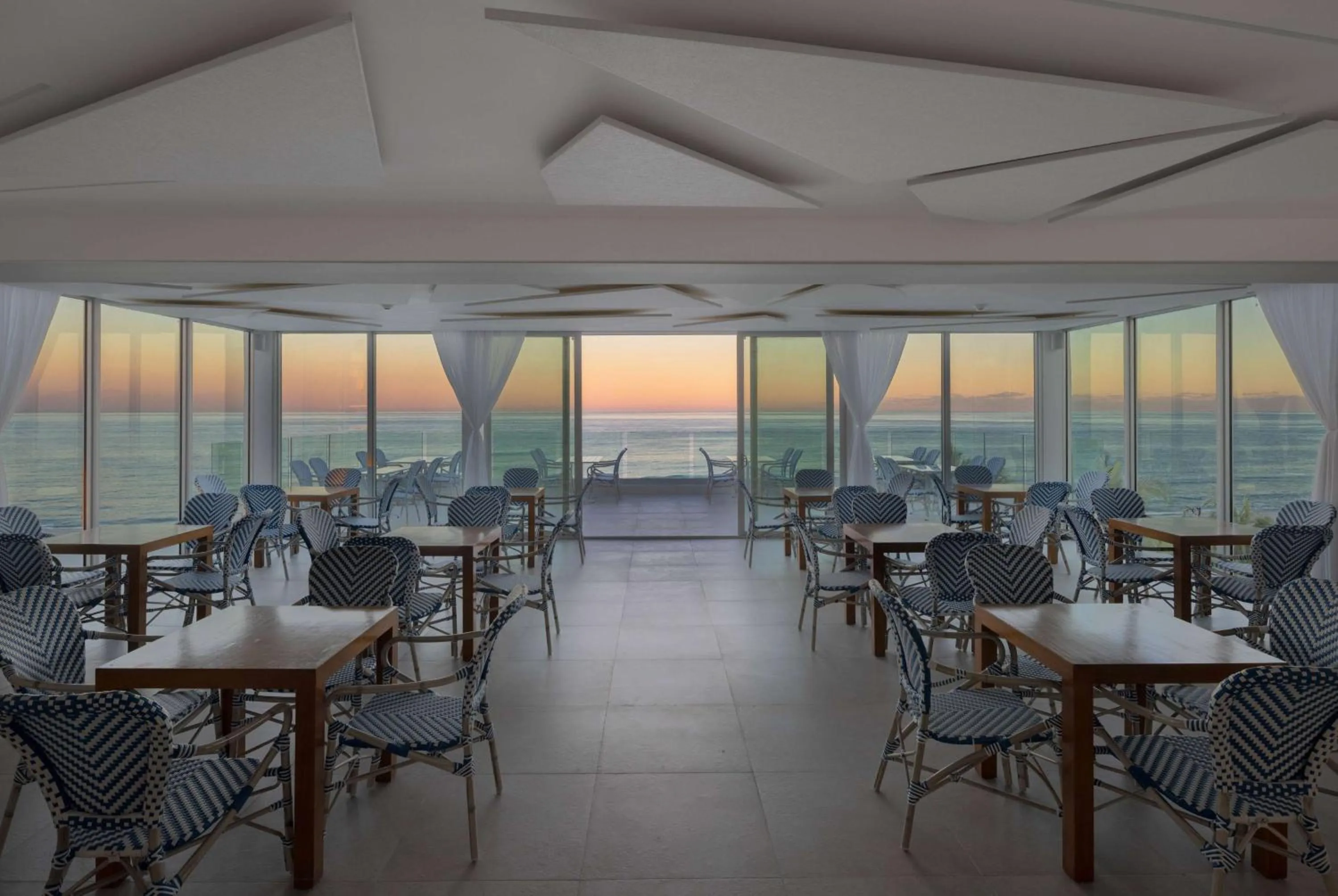 Lounge or bar in MB Hotel, Trademark Collection by Wyndham