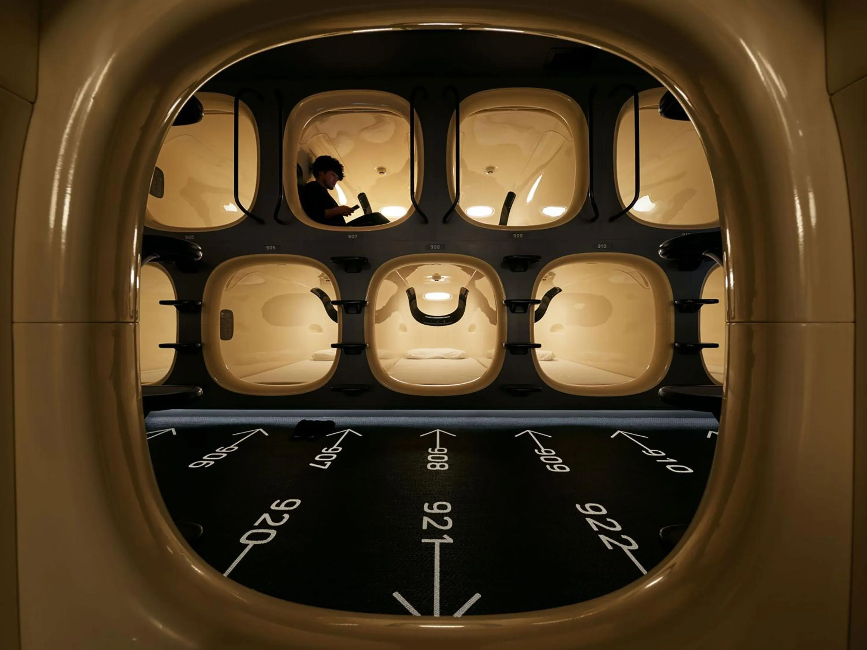 Photo of the whole room in 9h nine hours Nagoya station