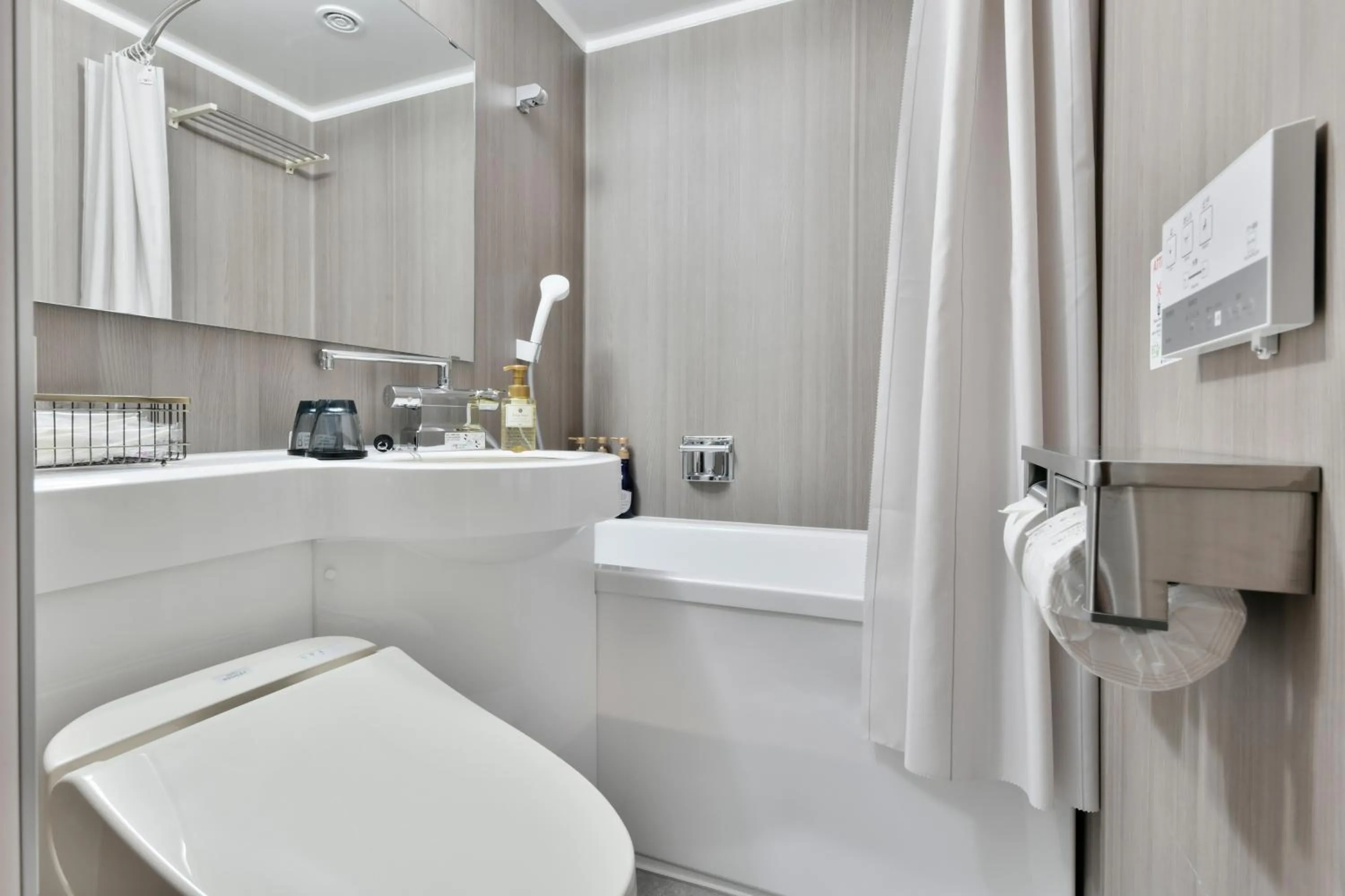 Toilet in Vessel Inn Keisei Tsudanuma Station