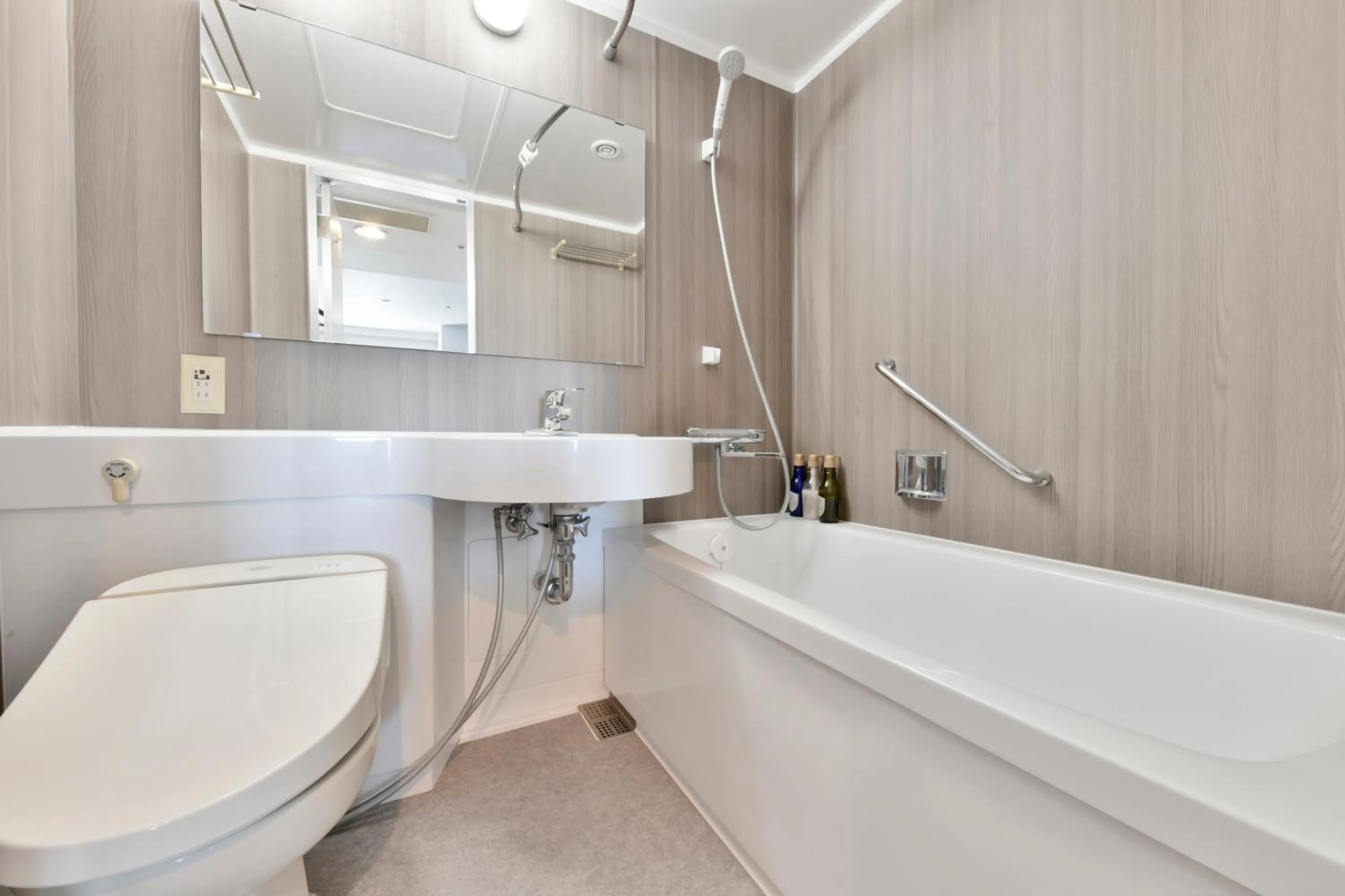 Toilet in Vessel Inn Keisei Tsudanuma Station