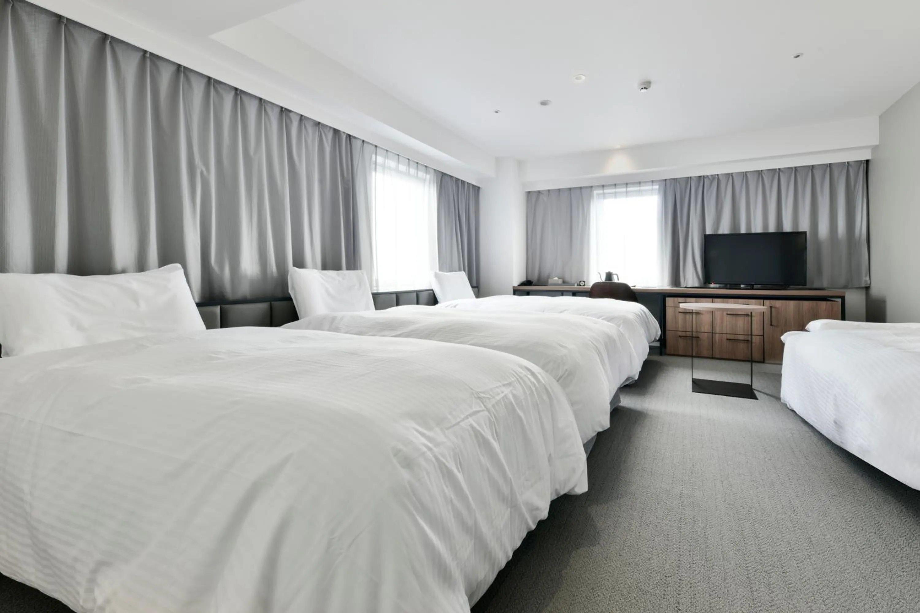 Bed in Vessel Inn Keisei Tsudanuma Station