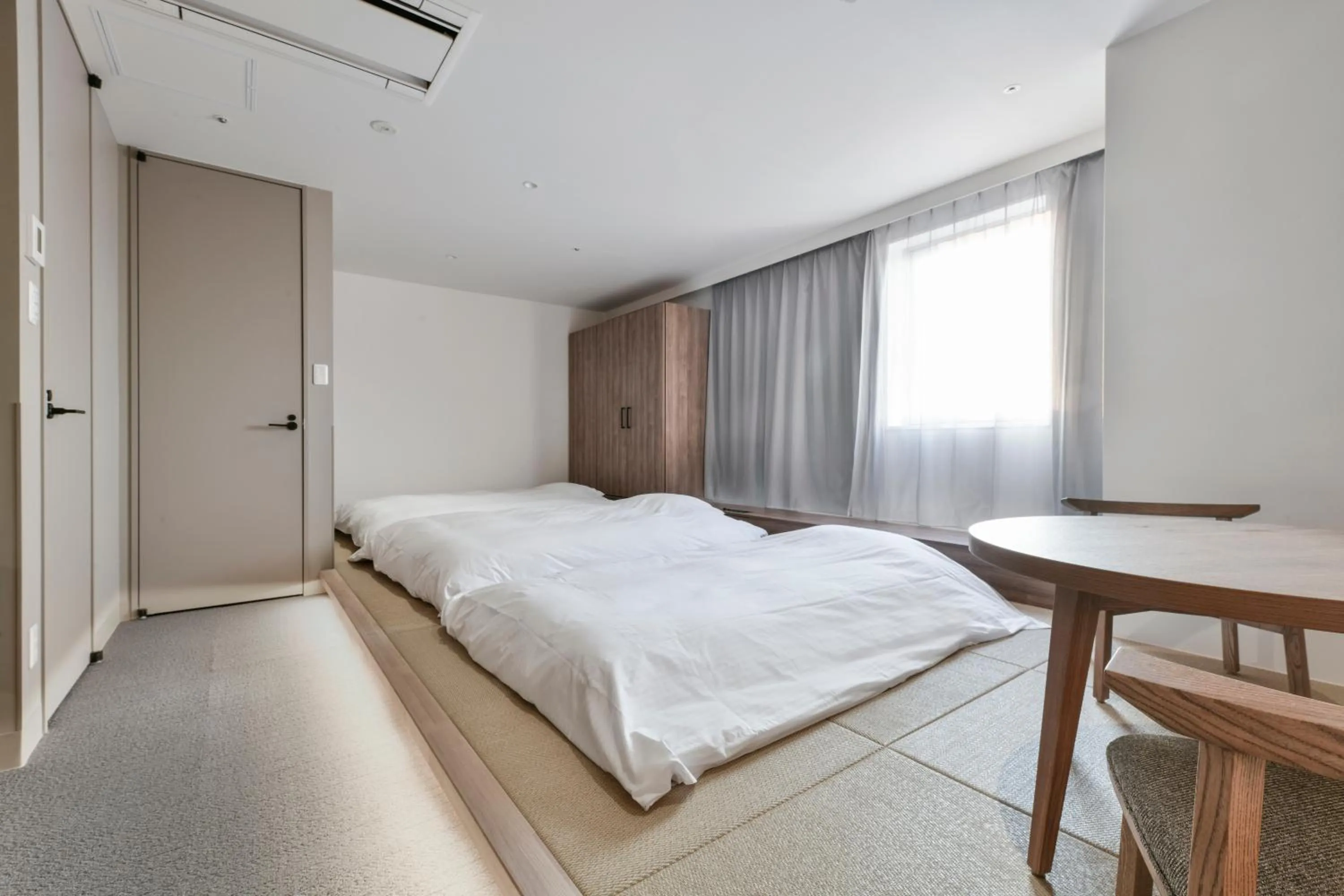 Bed in Vessel Inn Keisei Tsudanuma Station