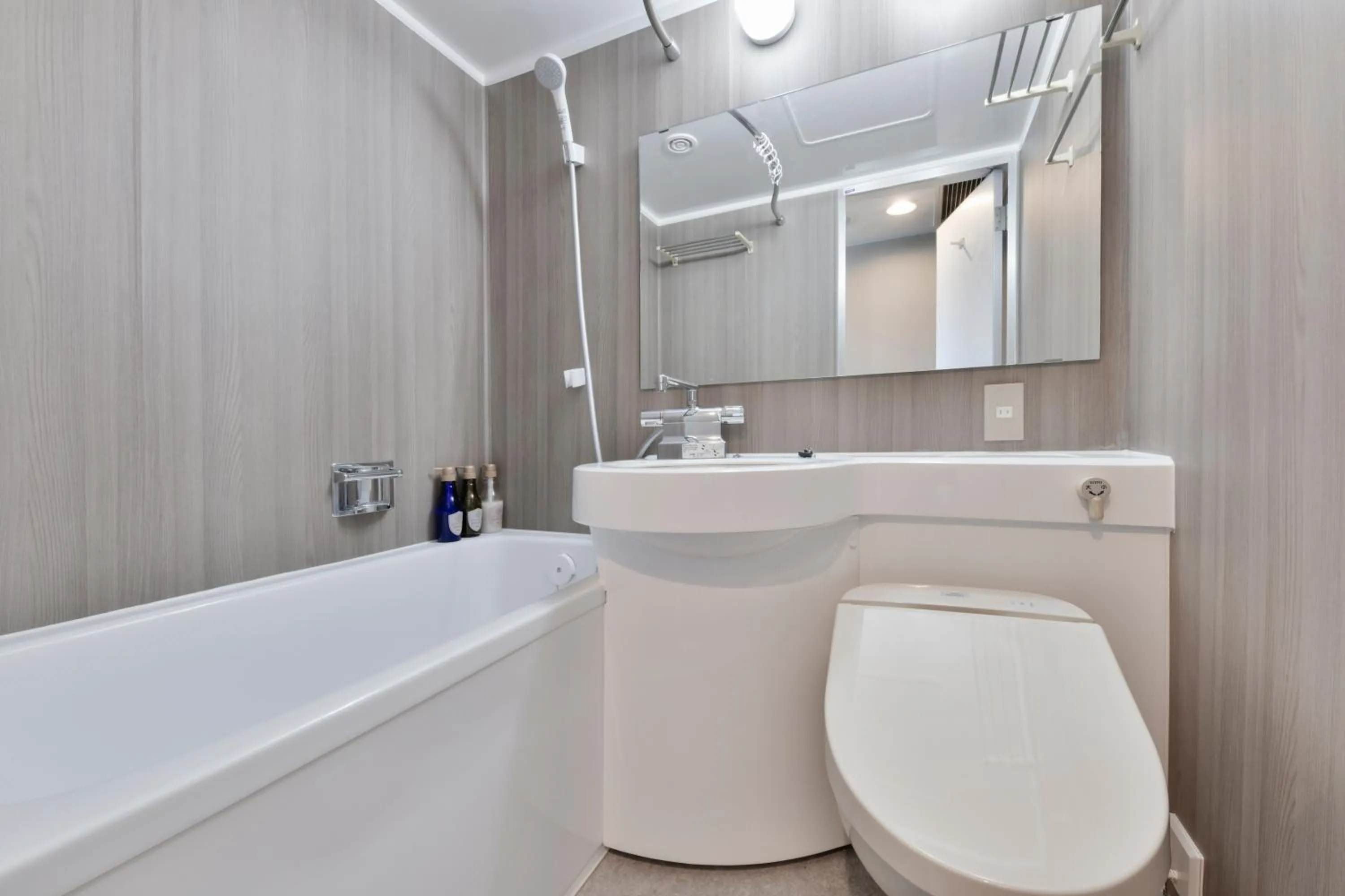 Toilet in Vessel Inn Keisei Tsudanuma Station