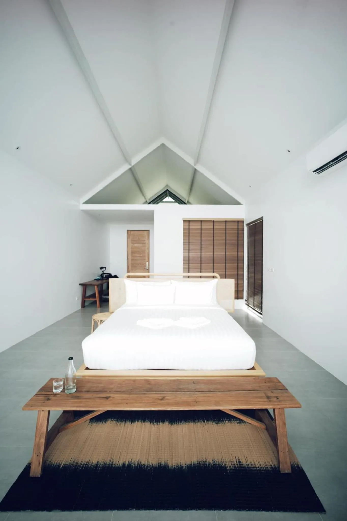 Photo of the whole room, Bed in Little Moon Villa